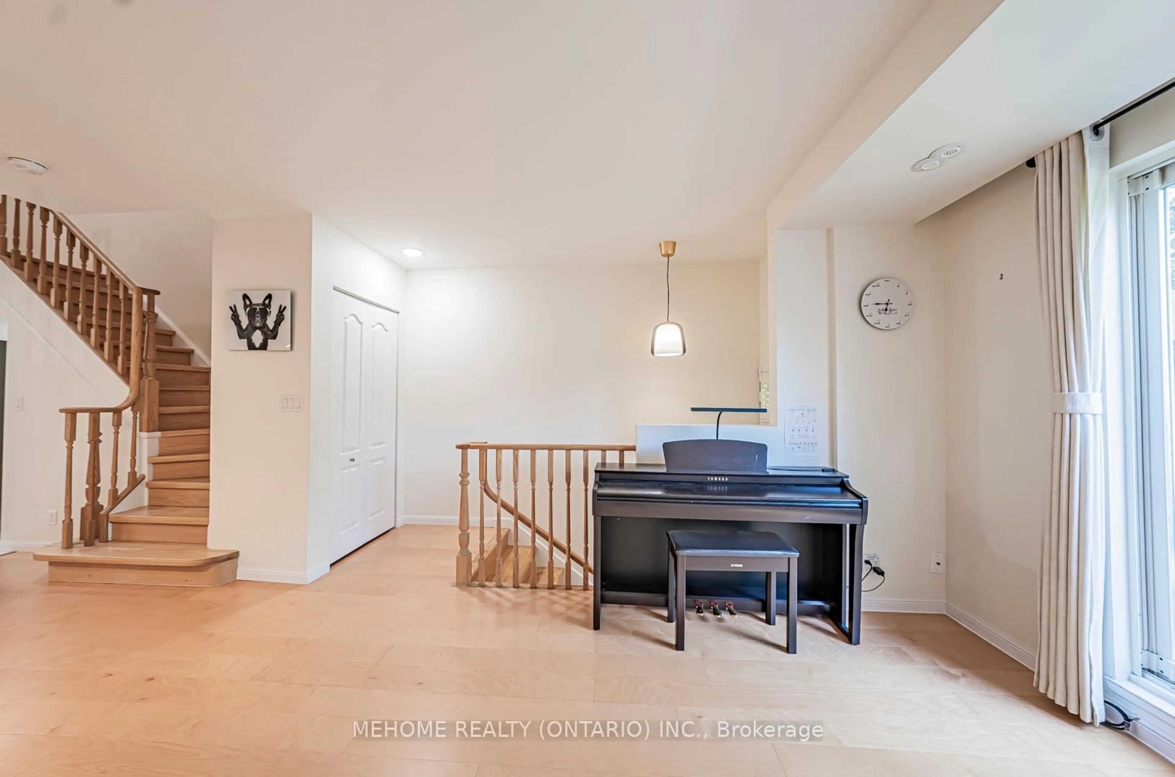 Indoor entryway for 28 Sommerset Way #1227, Toronto Ontario M2N 6W7