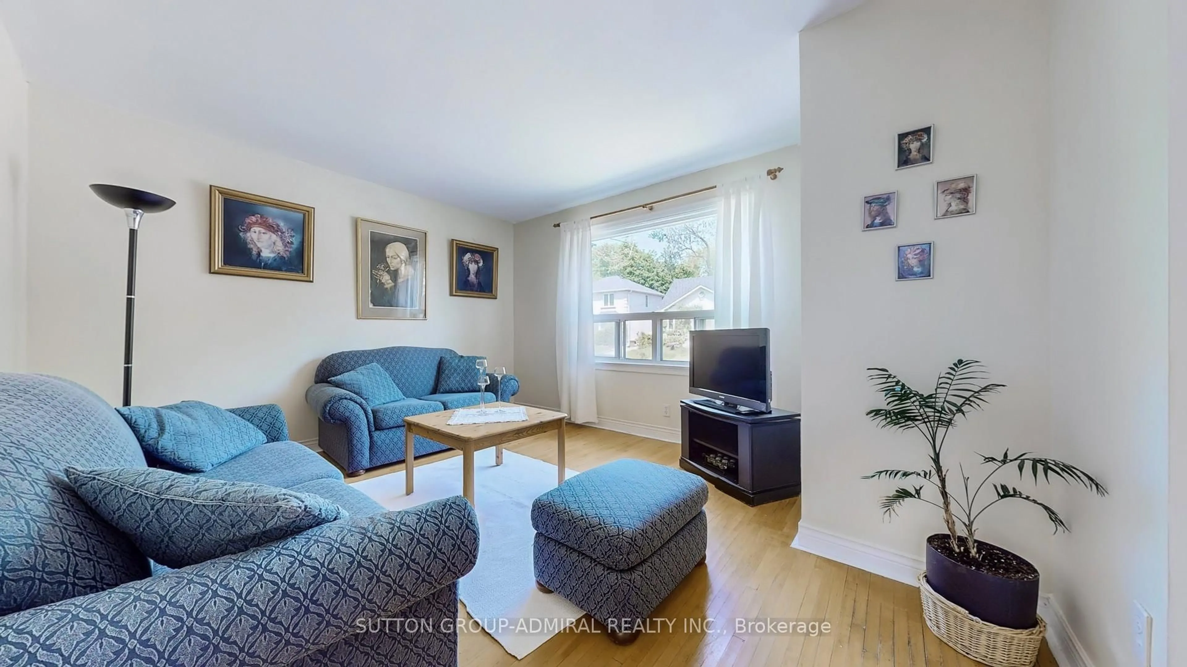 Living room with furniture, unknown for 41 Anndale Dr, Toronto Ontario M2N 2W9