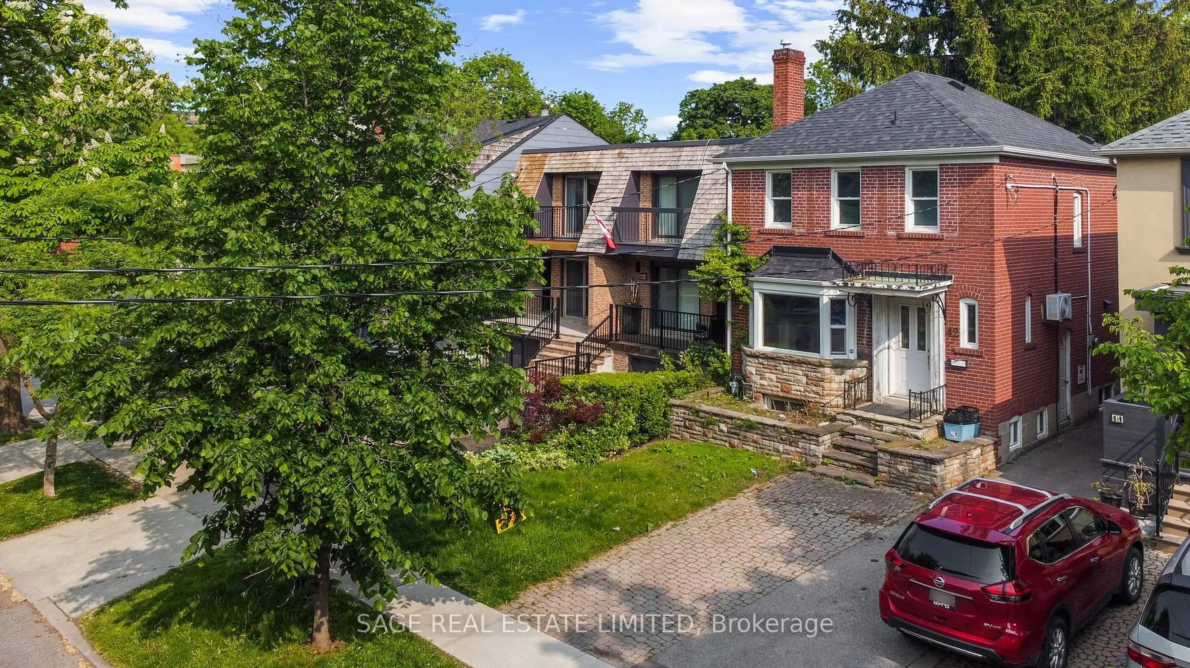 A pic from outside/outdoor area/front of a property/back of a property/a pic from drone, street for 42 Sherwood Ave, Toronto Ontario M4P 2A7