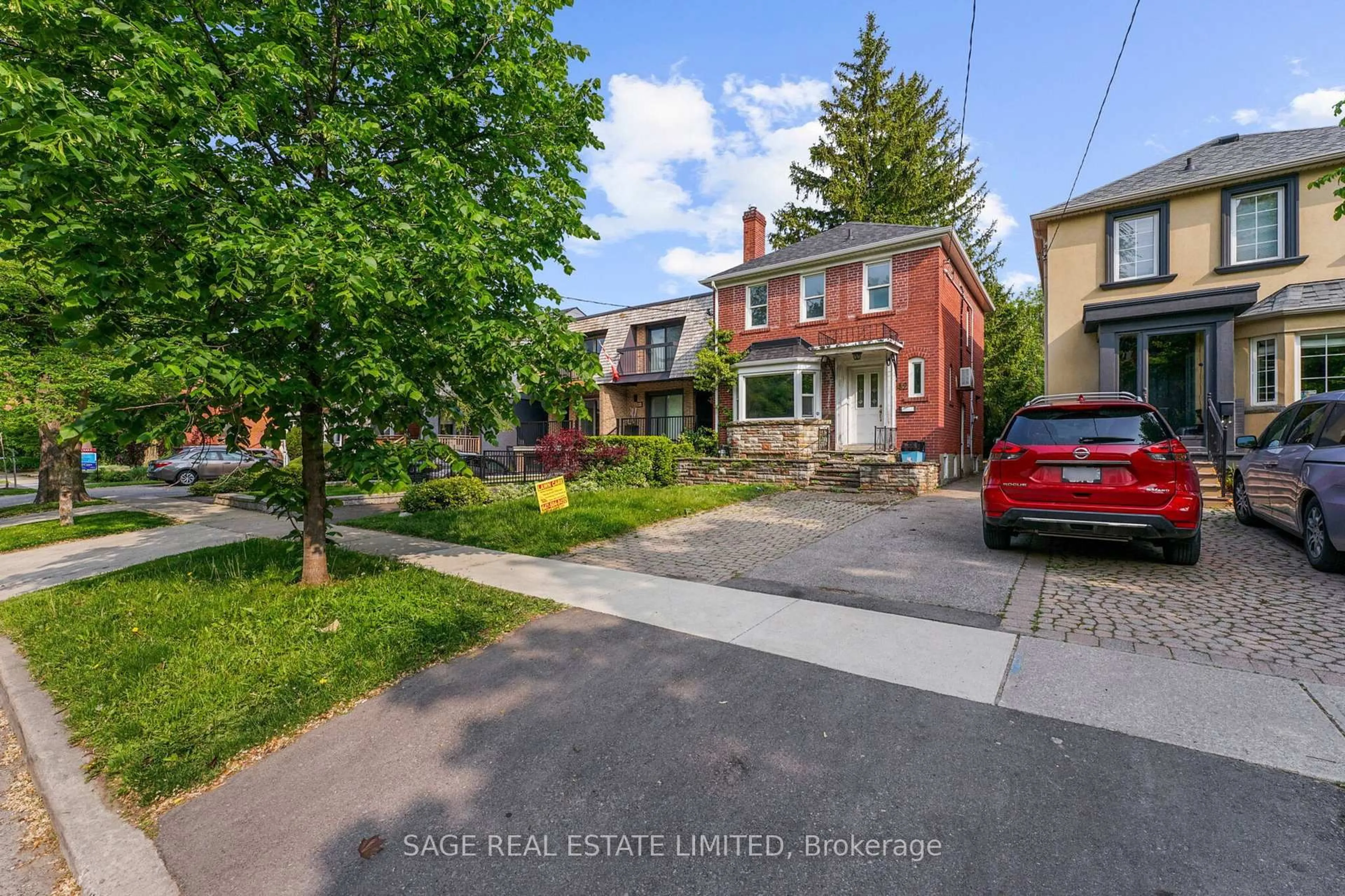 A pic from outside/outdoor area/front of a property/back of a property/a pic from drone, street for 42 Sherwood Ave, Toronto Ontario M4P 2A7