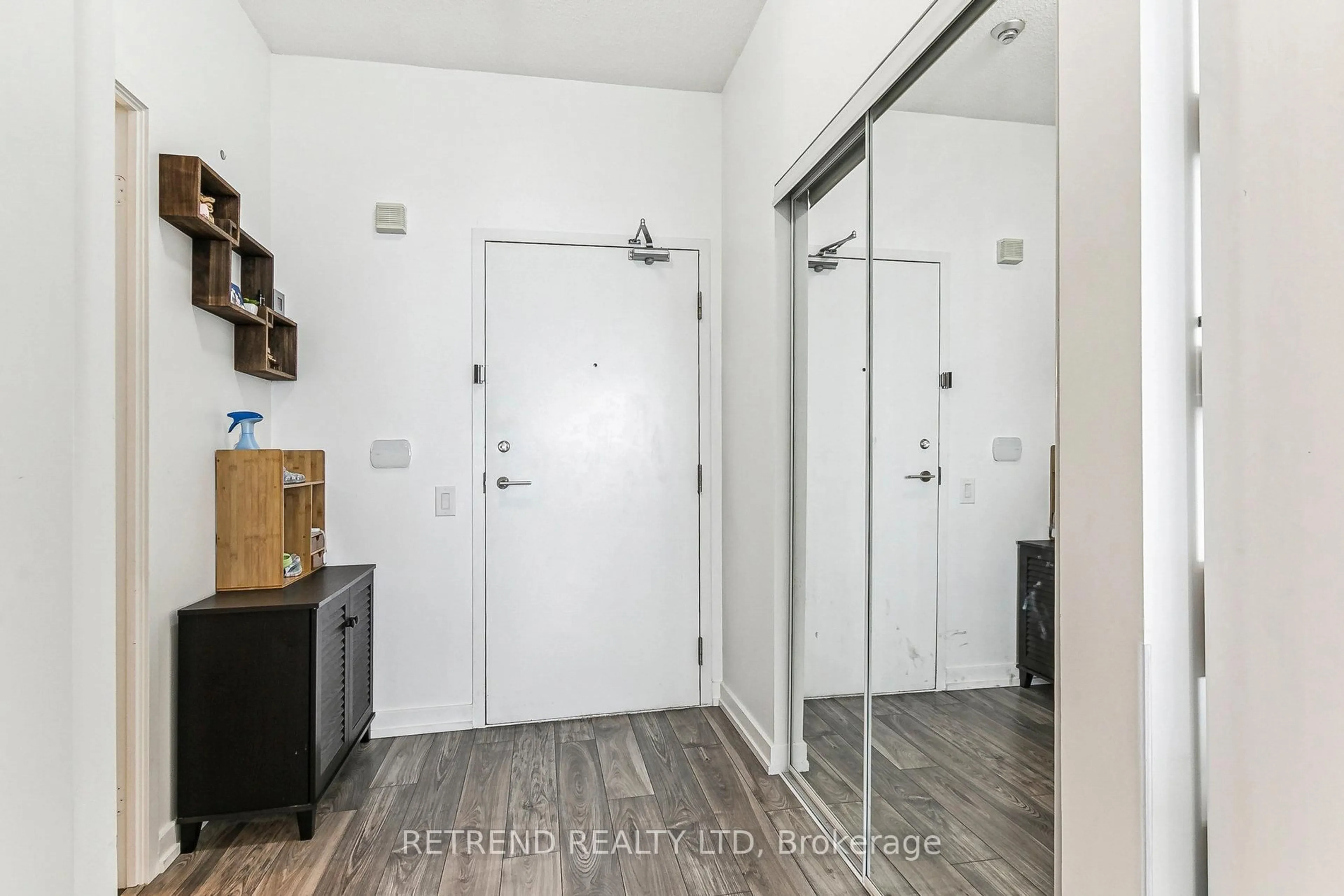 Indoor entryway for 33 Singer Crt #3010, Toronto Ontario M2K 0B4