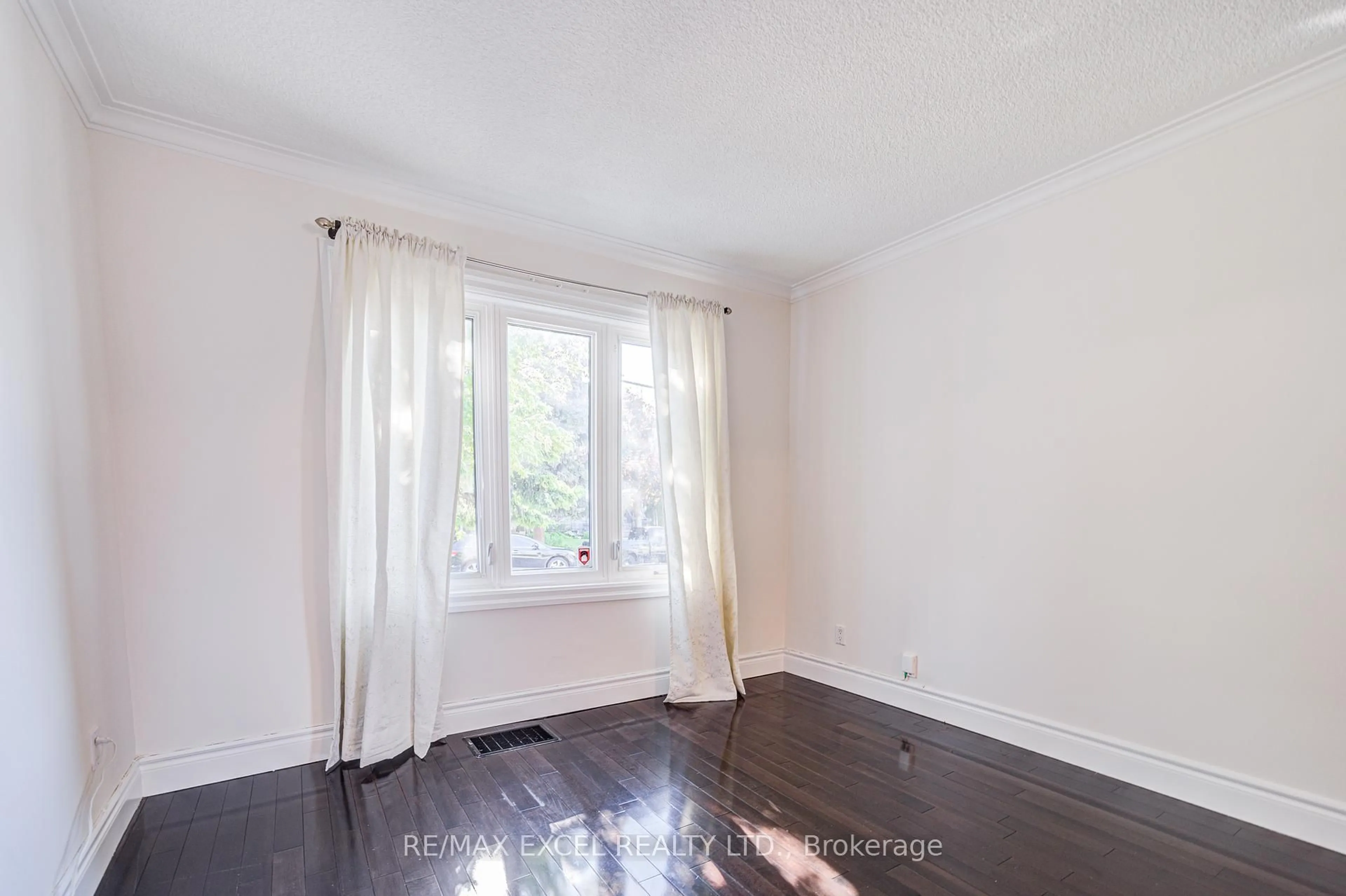 A pic of a room for 523 Delaware Ave, Toronto Ontario M6H 2V3