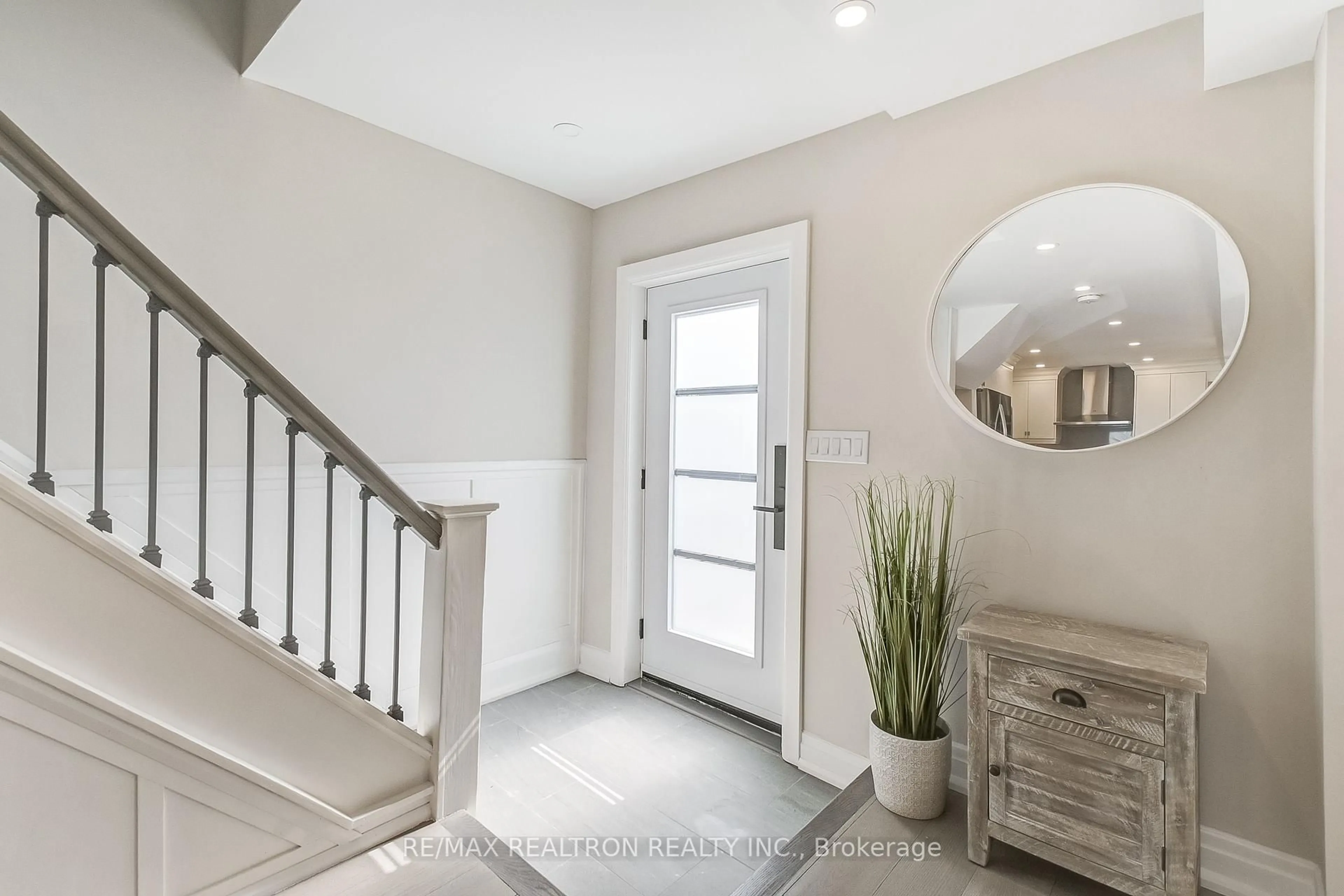 Indoor entryway for 9 Blandford St, Toronto Ontario M6E 3A6