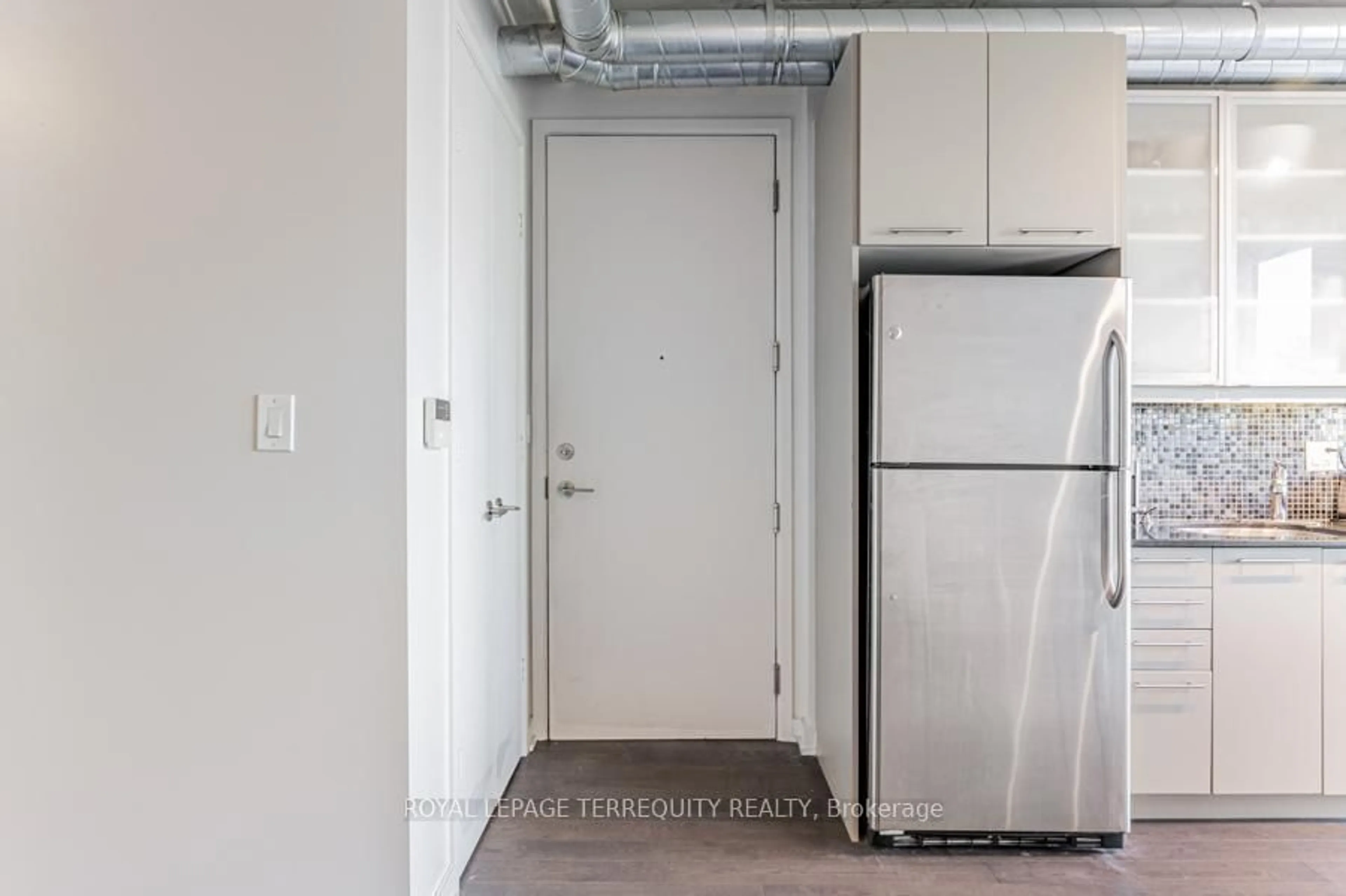Unknown for 533 Richmond St #402, Toronto Ontario M5V 3Y1
