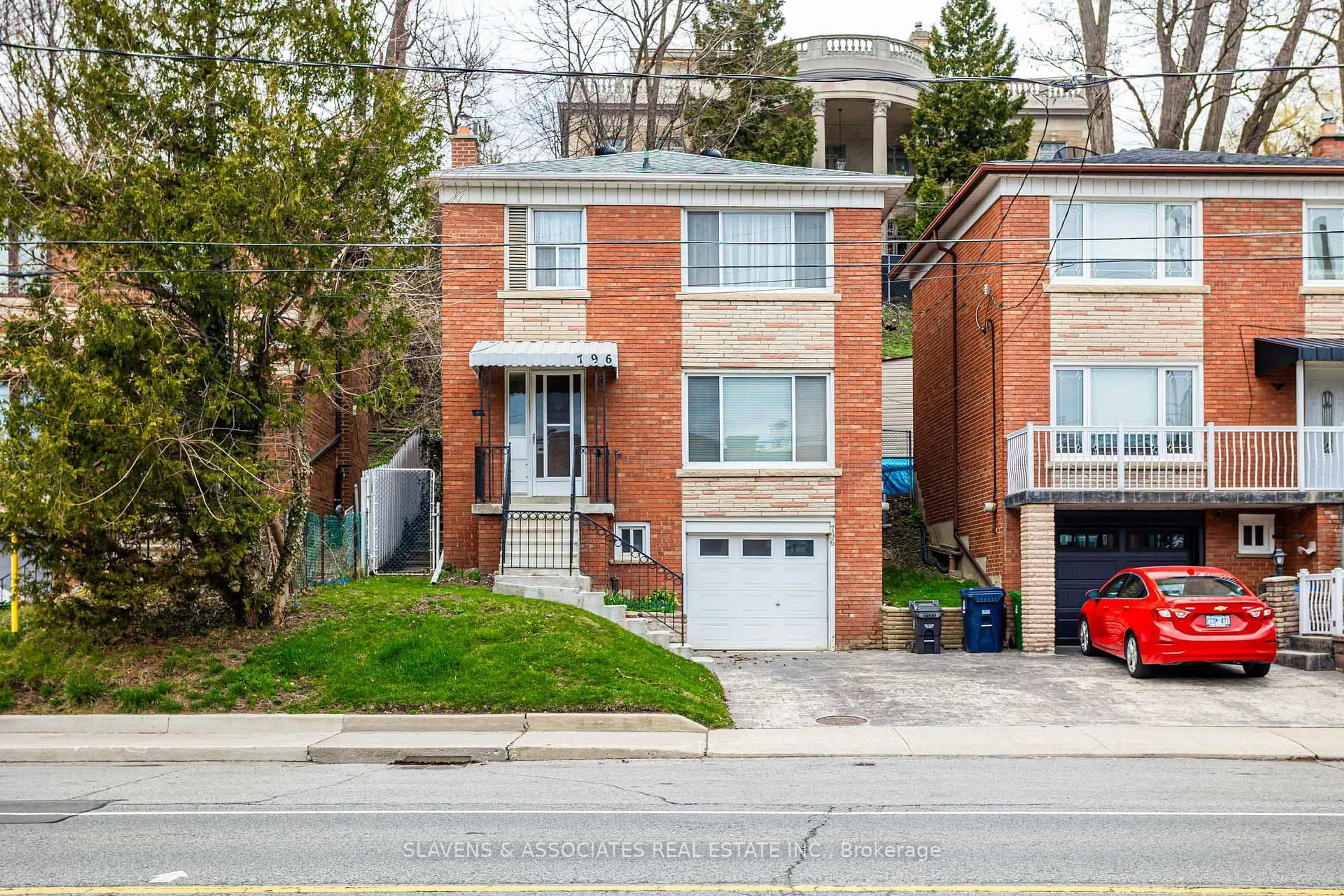Home with brick exterior material, street for 796 Davenport Rd, Toronto Ontario M6G 2B3