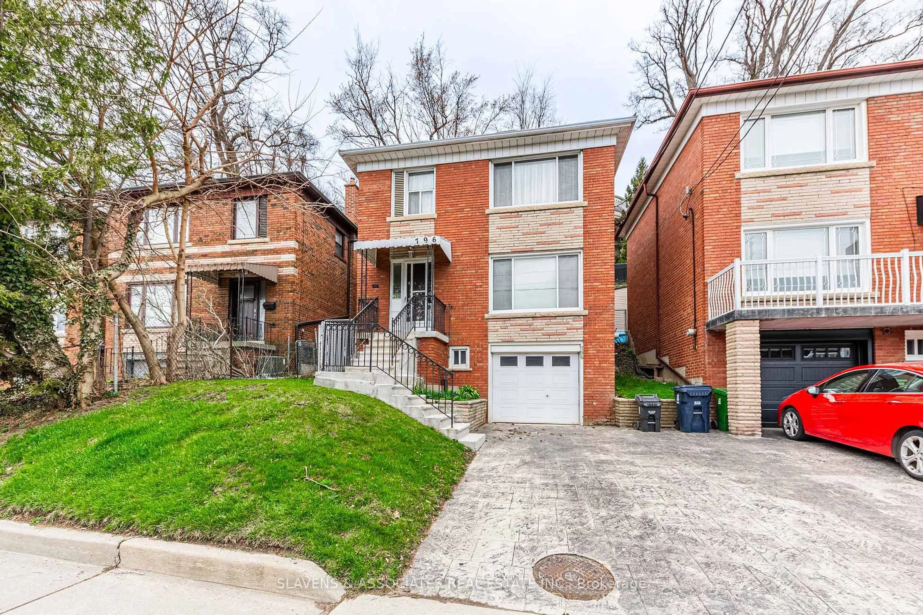 Home with brick exterior material, street for 796 Davenport Rd, Toronto Ontario M6G 2B3