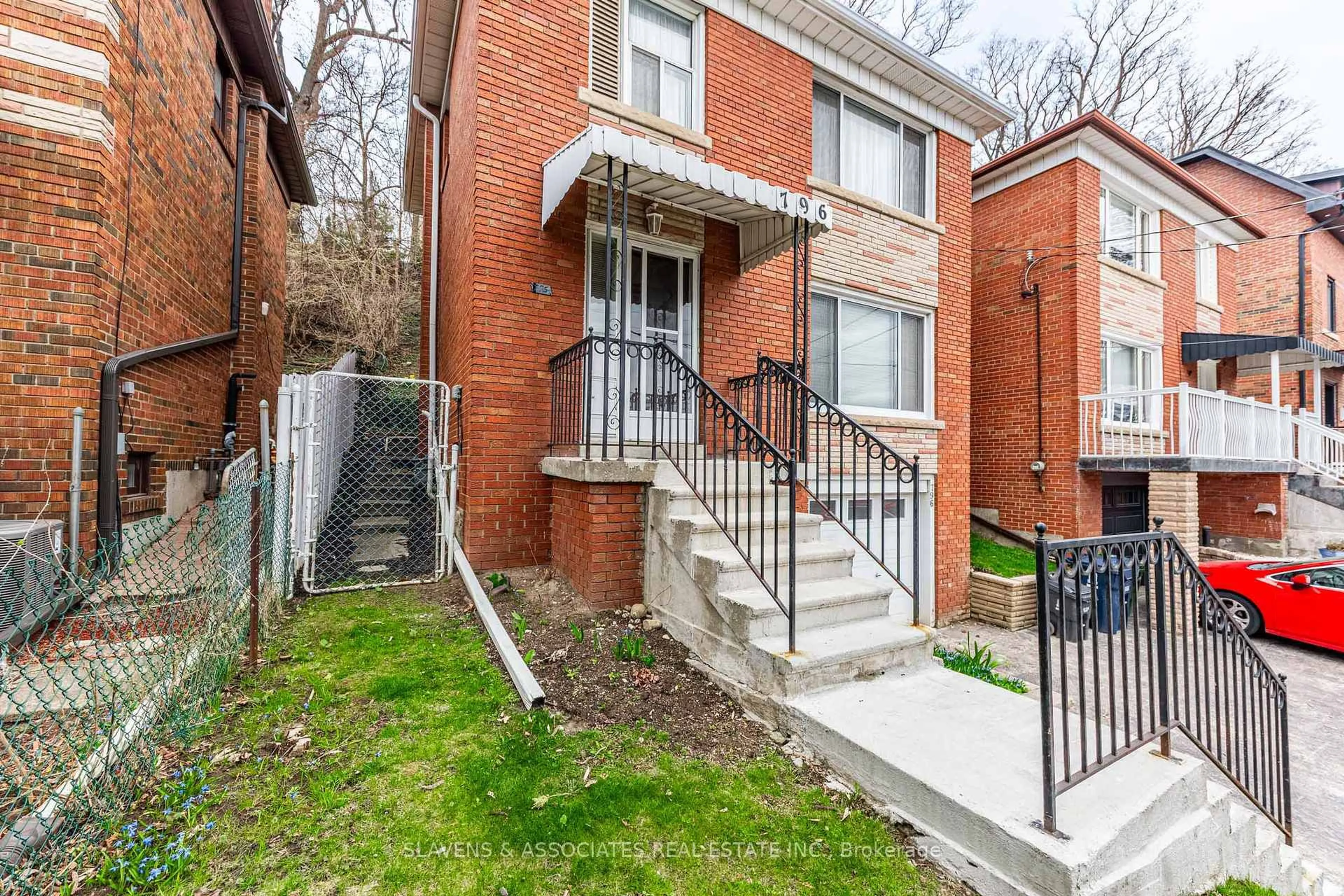 Home with brick exterior material, street for 796 Davenport Rd, Toronto Ontario M6G 2B3