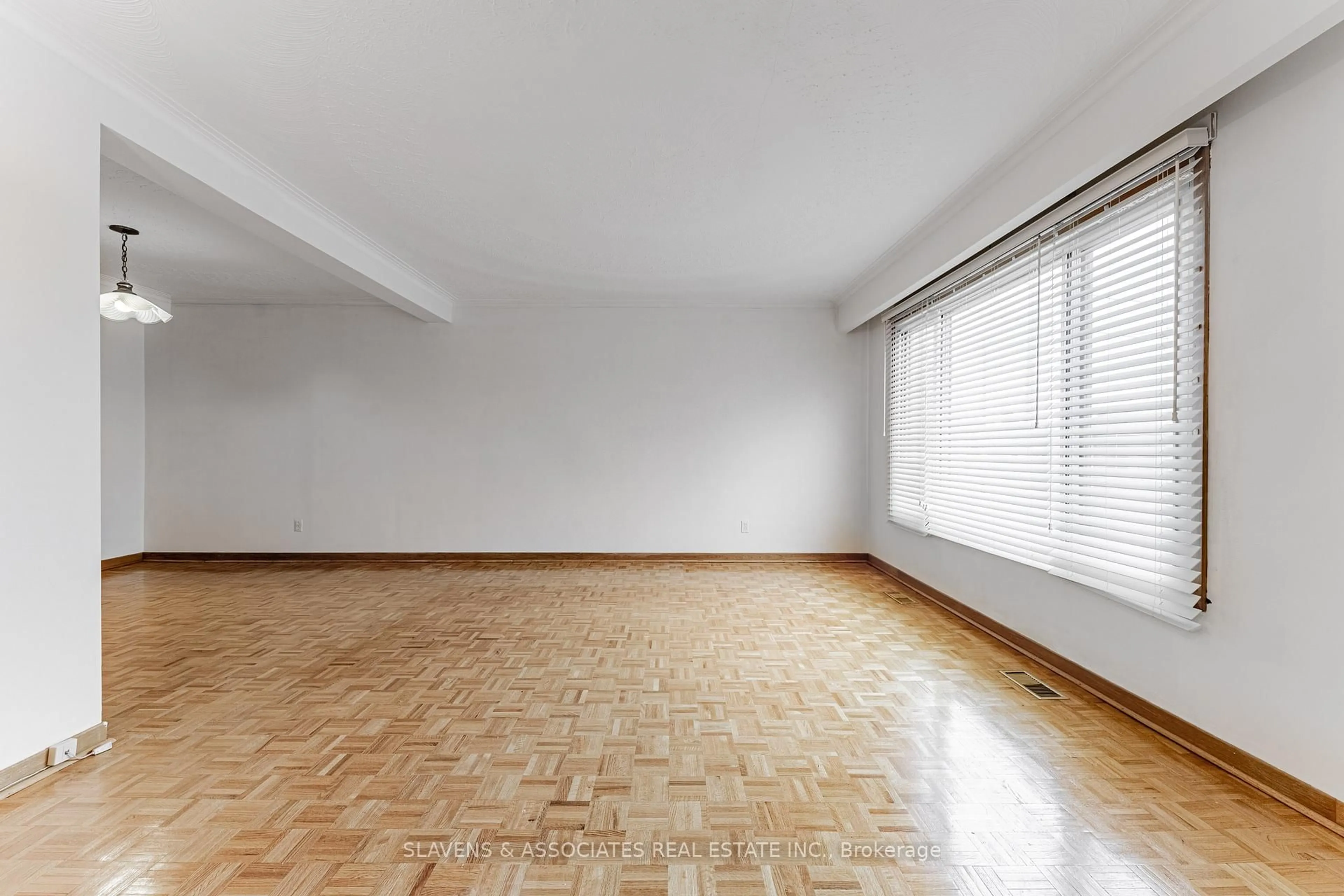 A pic of a room for 796 Davenport Rd, Toronto Ontario M6G 2B3