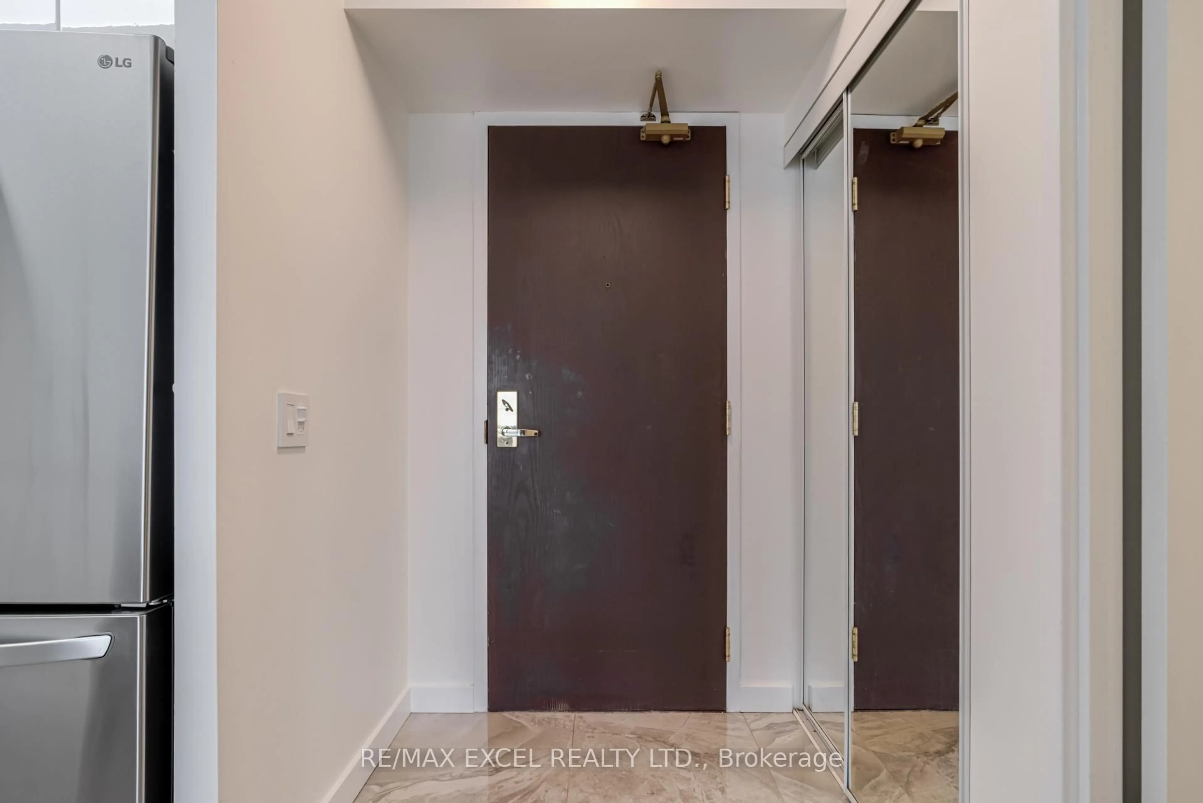 Indoor entryway for 18 Parkview Ave #2715, Toronto Ontario M2N 7H7
