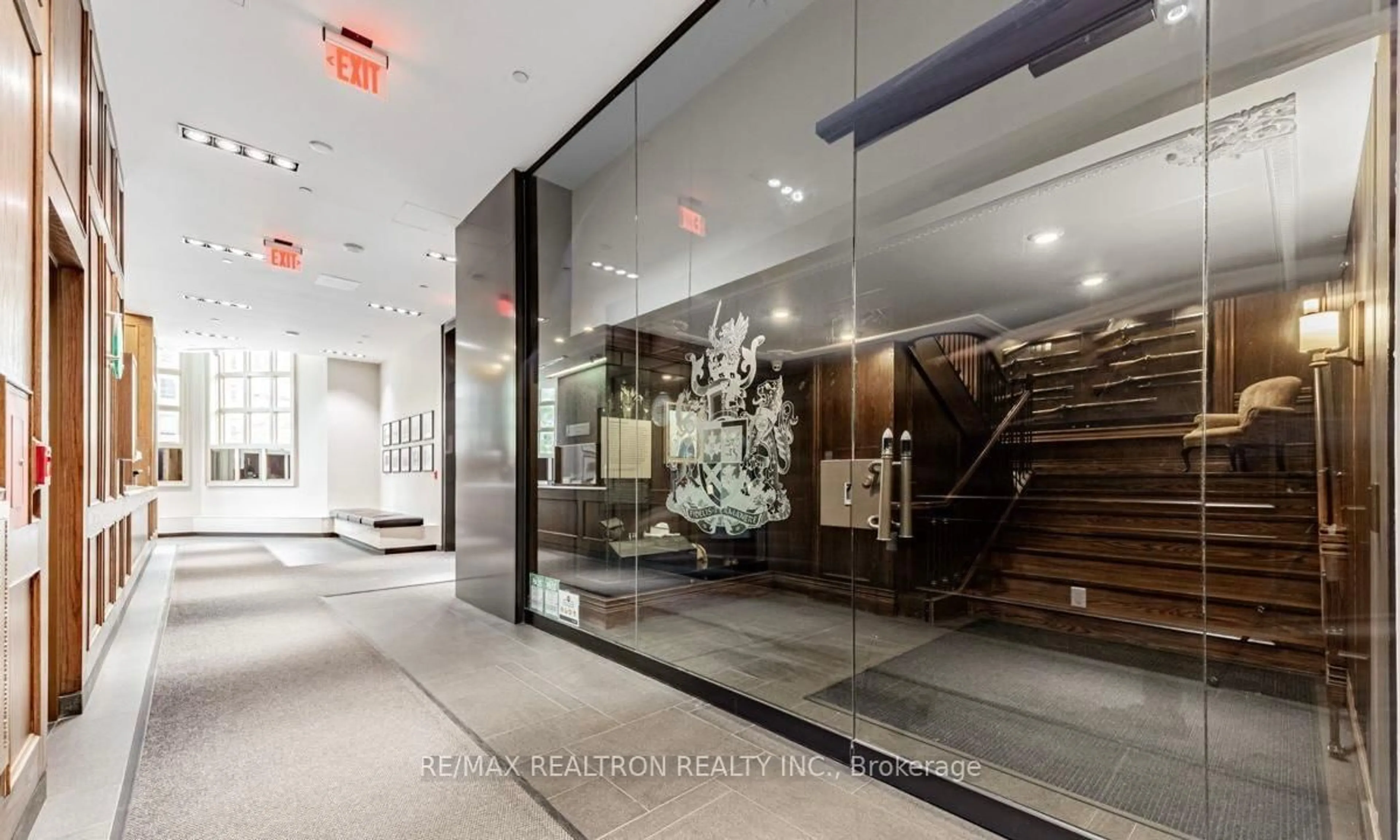 Indoor foyer for 426 University Ave #1905, Toronto Ontario M5G 1S9