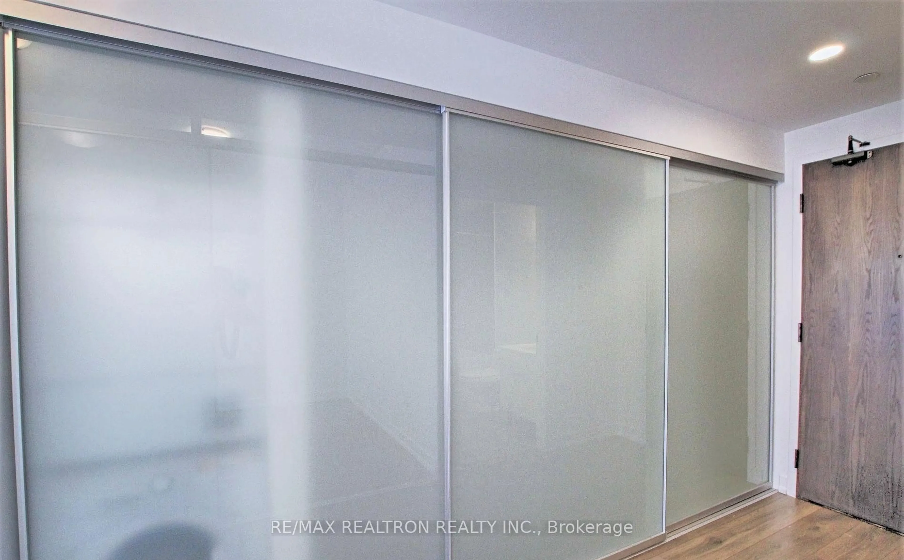 A pic of a room for 426 University Ave #1905, Toronto Ontario M5G 1S9