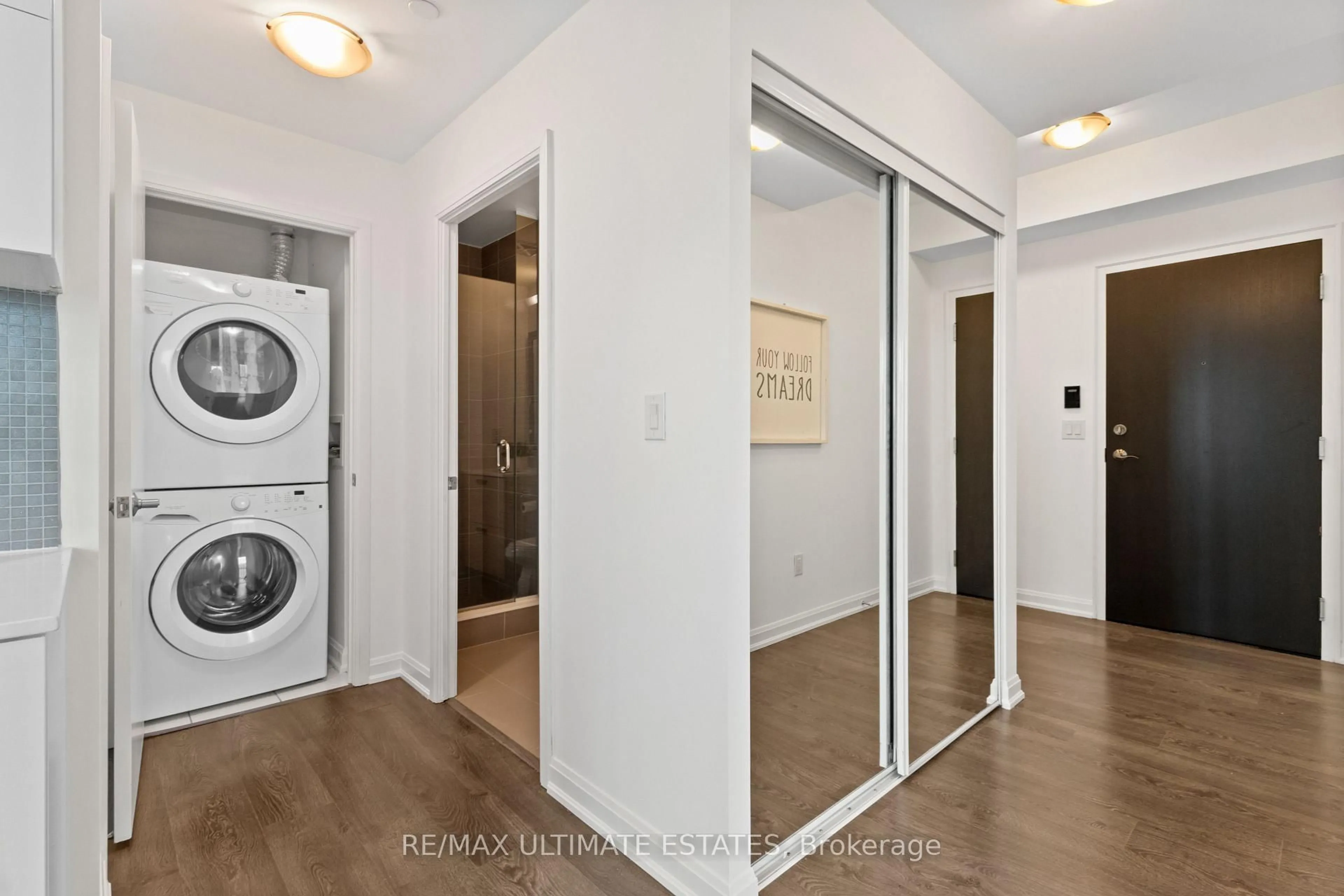 Indoor entryway for 9 Bogert Ave #803, Toronto Ontario M2N 0H3