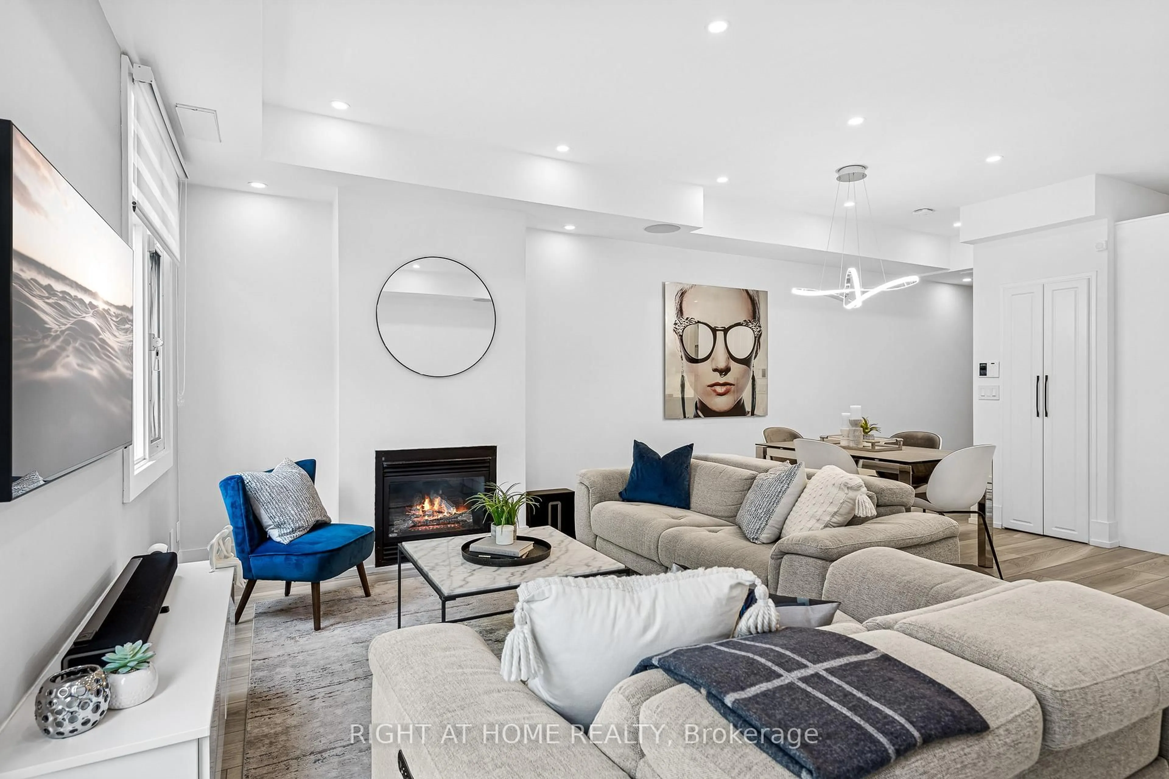 Living room with furniture, unknown for 500 Richmond St #118, Toronto Ontario M5V 1Y2