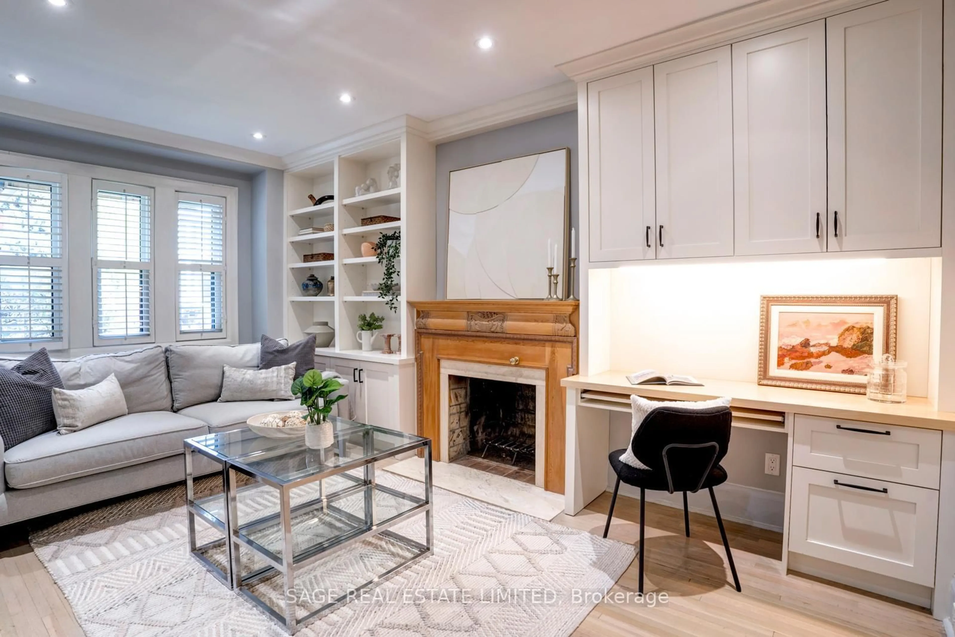 Living room with furniture, unknown for 49 Melrose Ave, Toronto Ontario M5M 1Y6