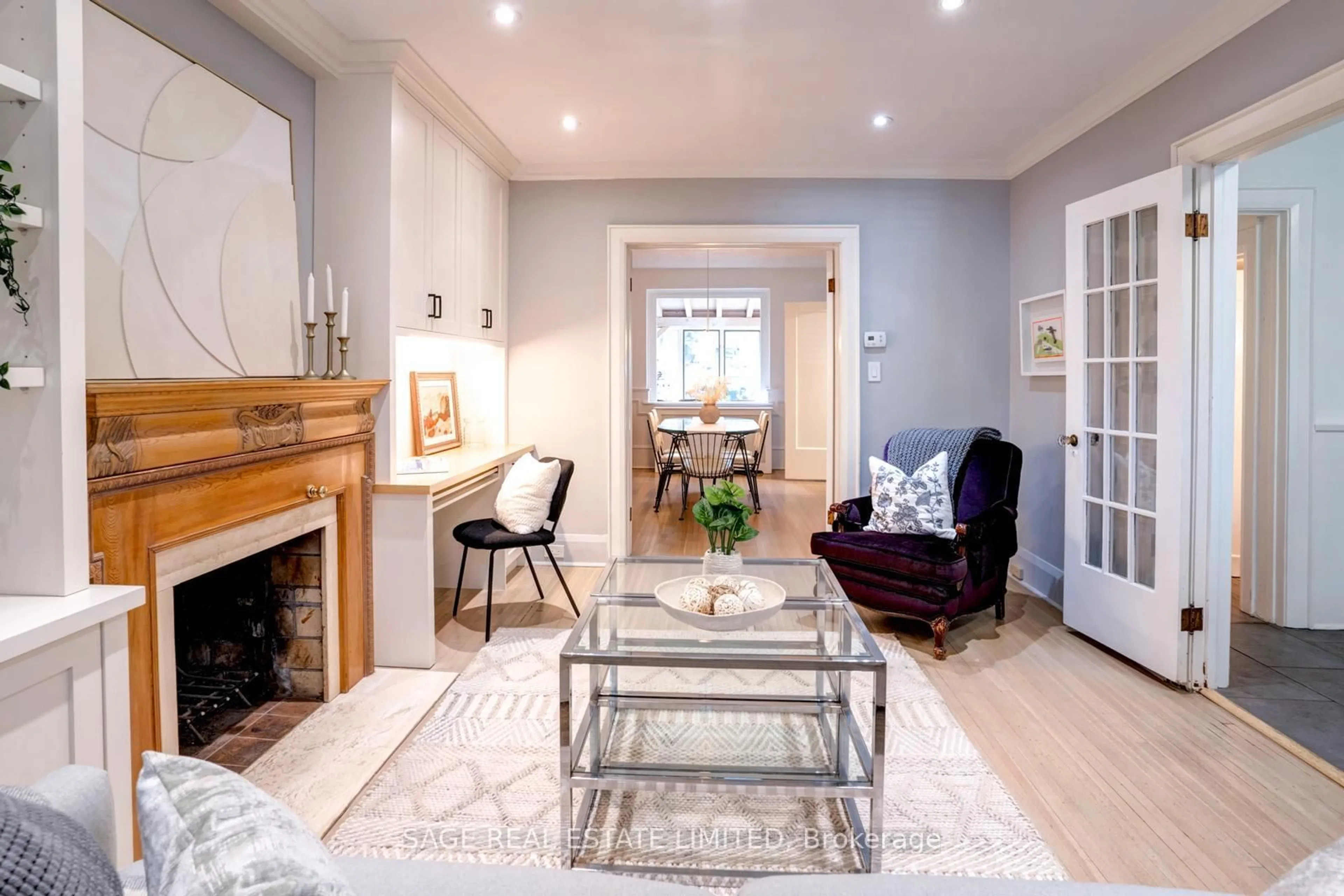 Living room with furniture, unknown for 49 Melrose Ave, Toronto Ontario M5M 1Y6