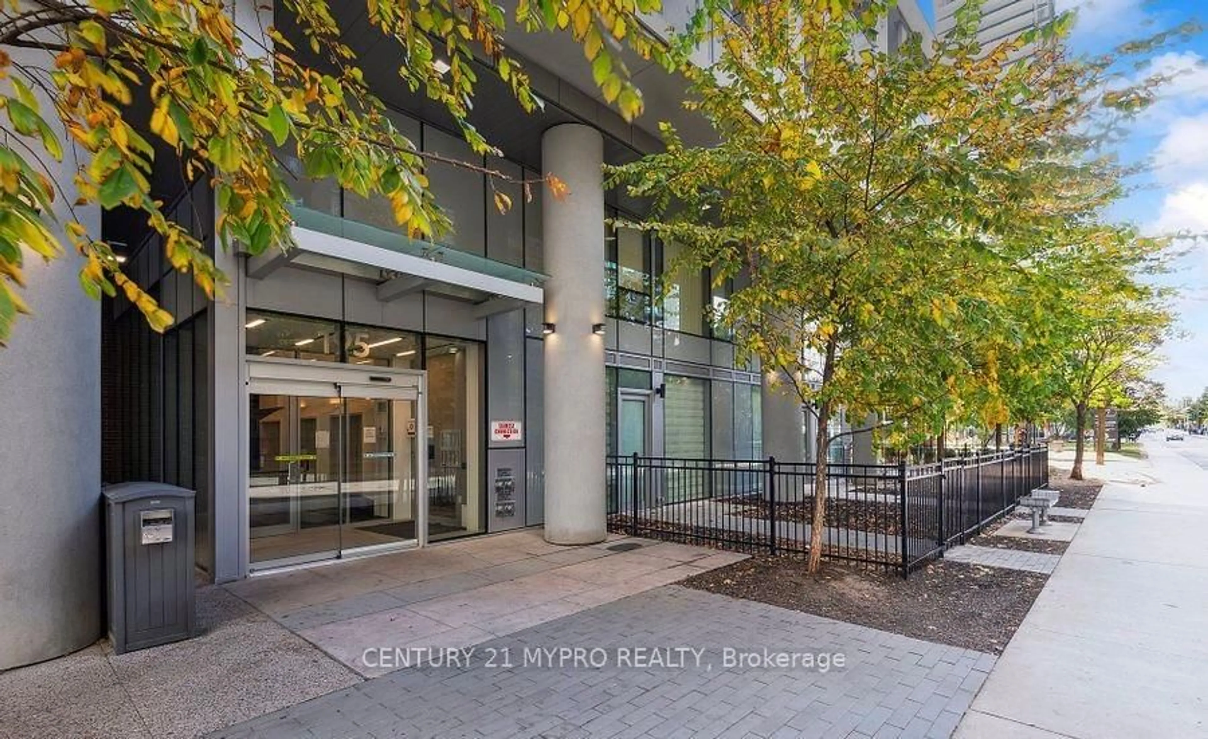Indoor foyer for 195 Redpath Ave #1713, Toronto Ontario M4P 0E4
