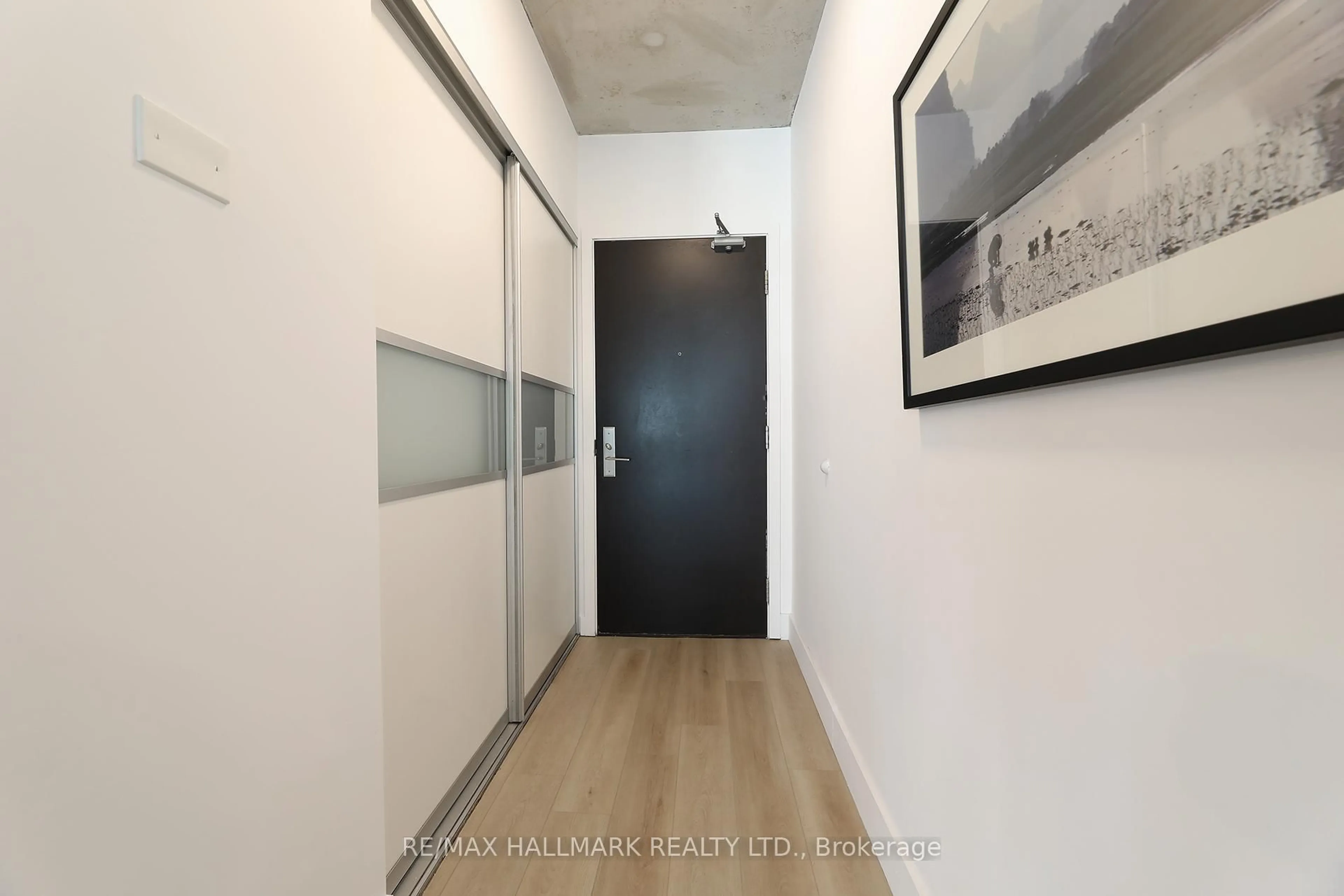 Indoor foyer for 55 Stewart St #520, Toronto Ontario M5V 2V1