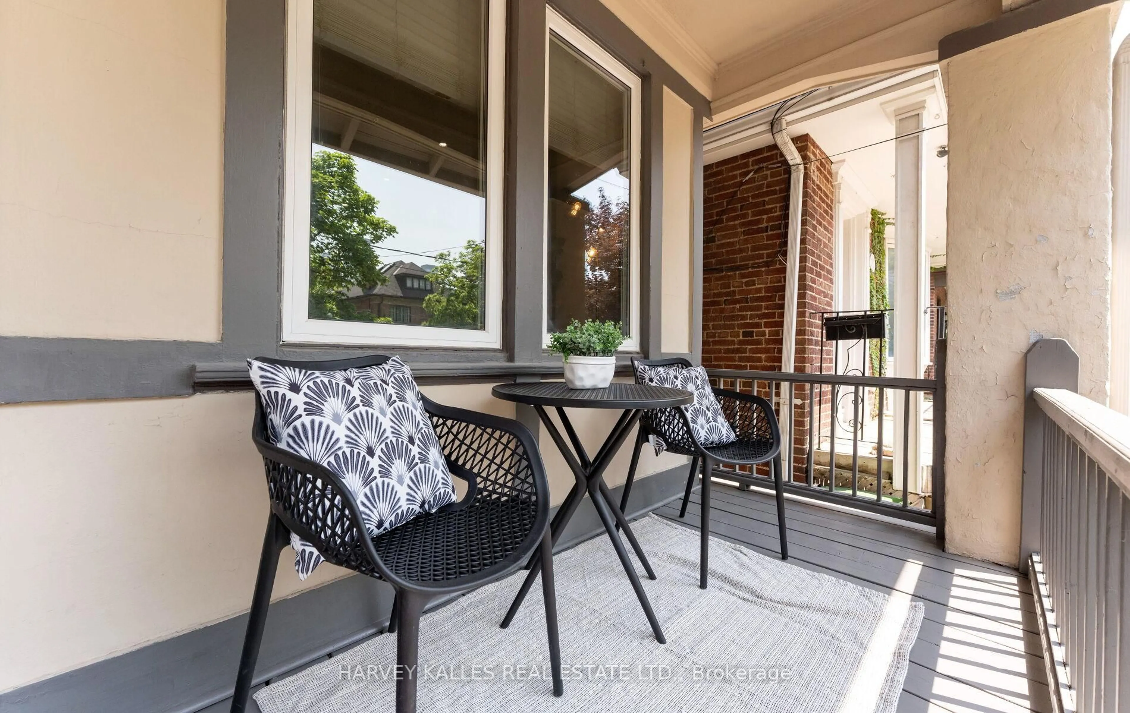 Patio, street for 138 Briar Hill Ave, Toronto Ontario M4R 1H9