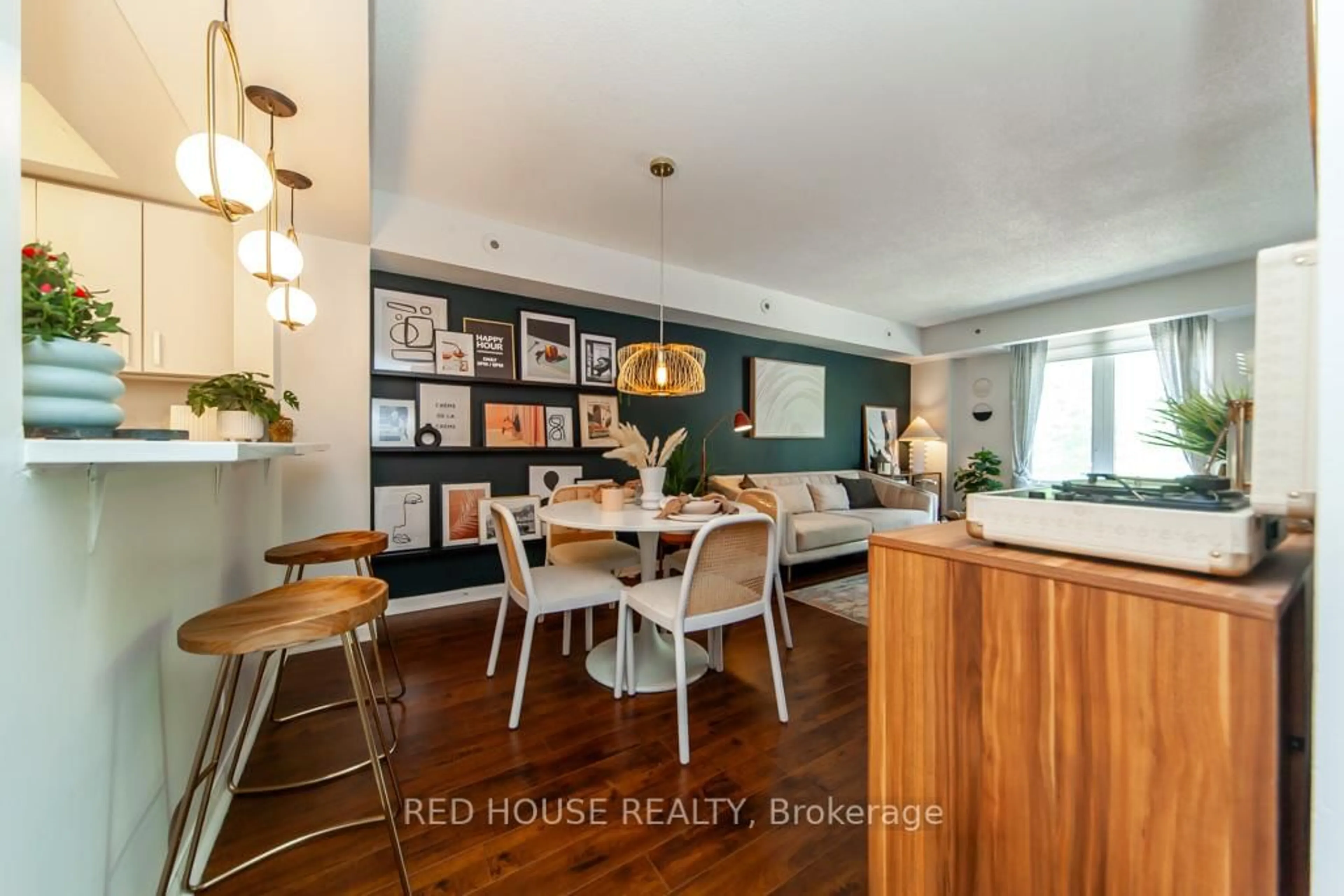 Open concept kitchen, wood/laminate floor for 33 Canniff St #714, Toronto Ontario M5V 3G1
