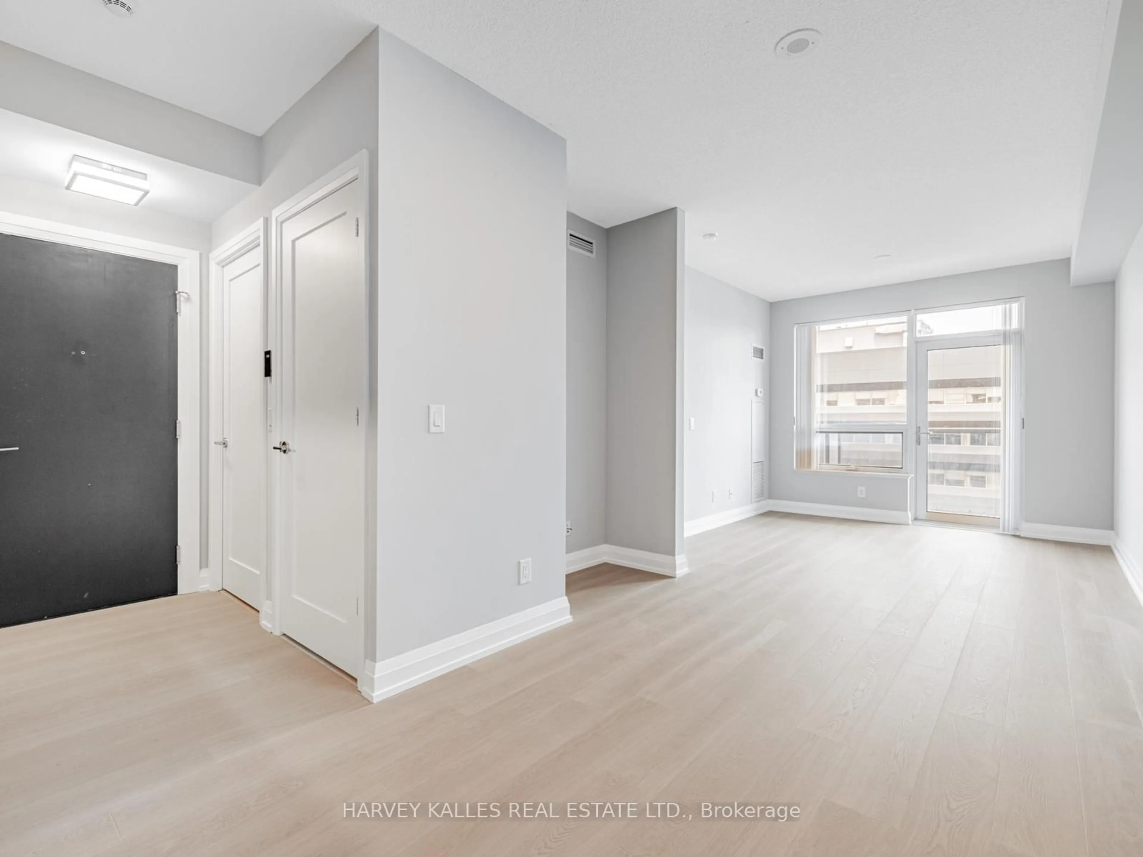 Indoor entryway for 5 Sheppard Ave #2121, Toronto Ontario M2N 2Z8