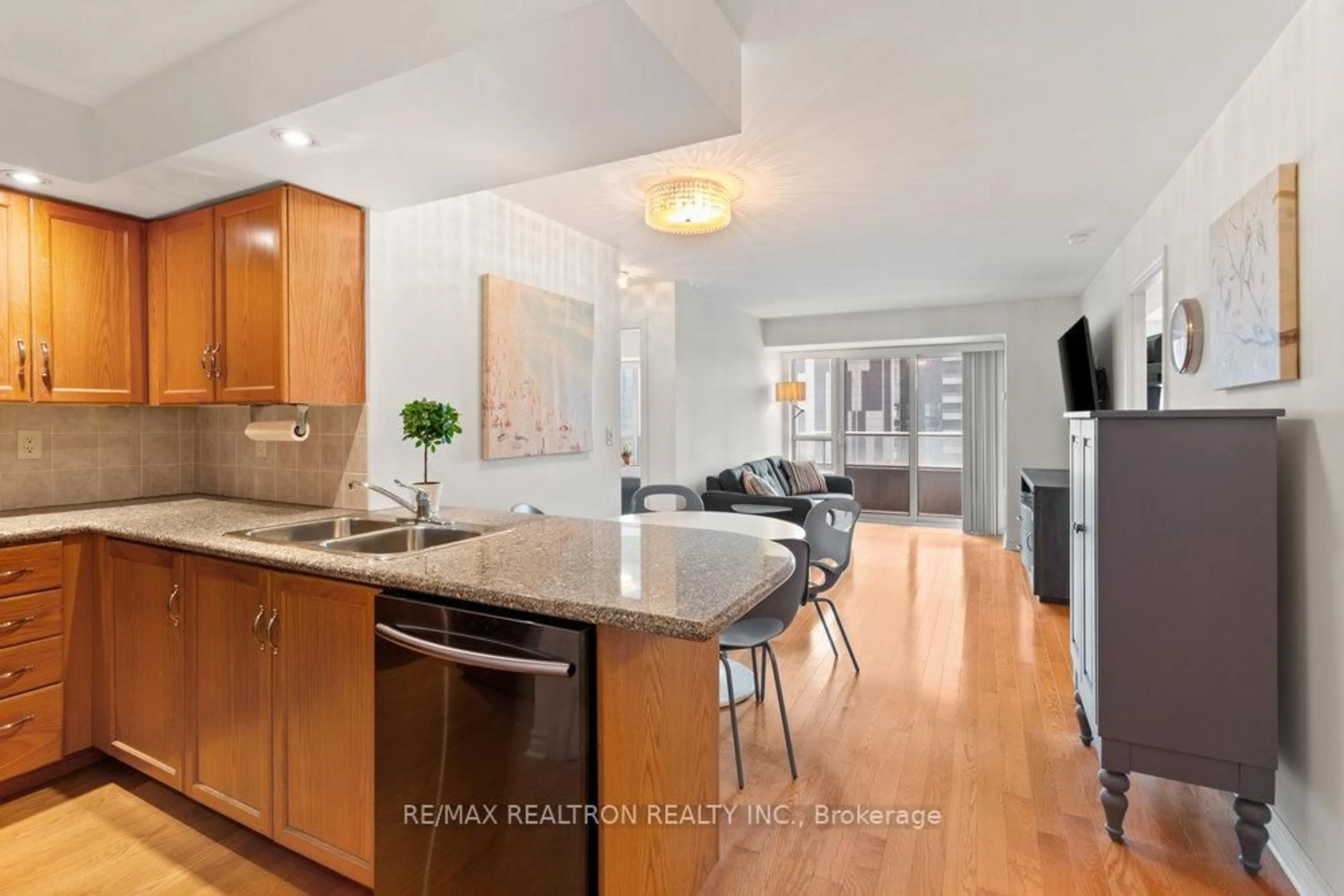 Open concept kitchen, unknown for 250 Wellington St #1232, Toronto Ontario M5V 3P6