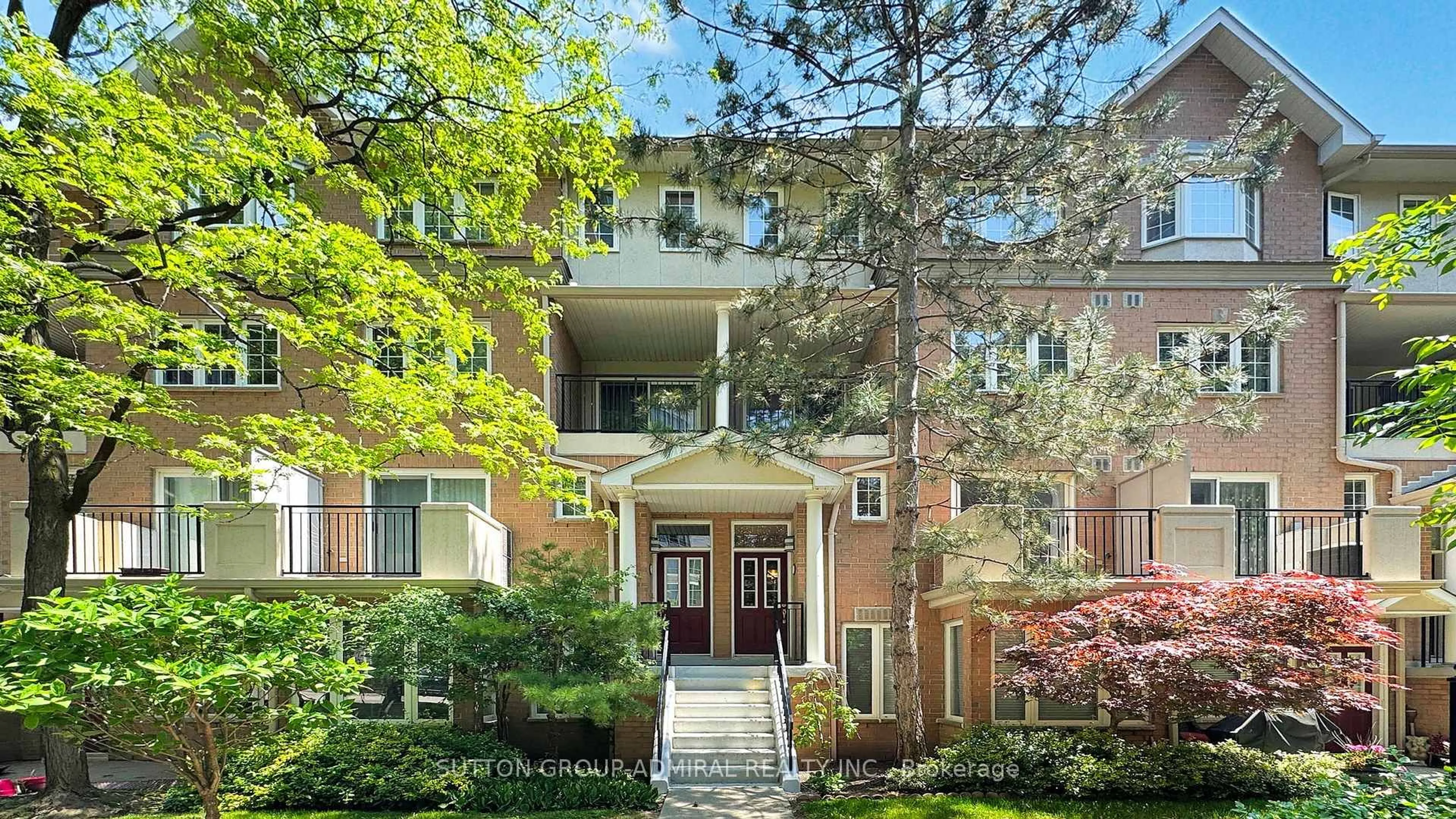 Indoor foyer for 103 Grandview Way, Toronto Ontario M2N 6V2