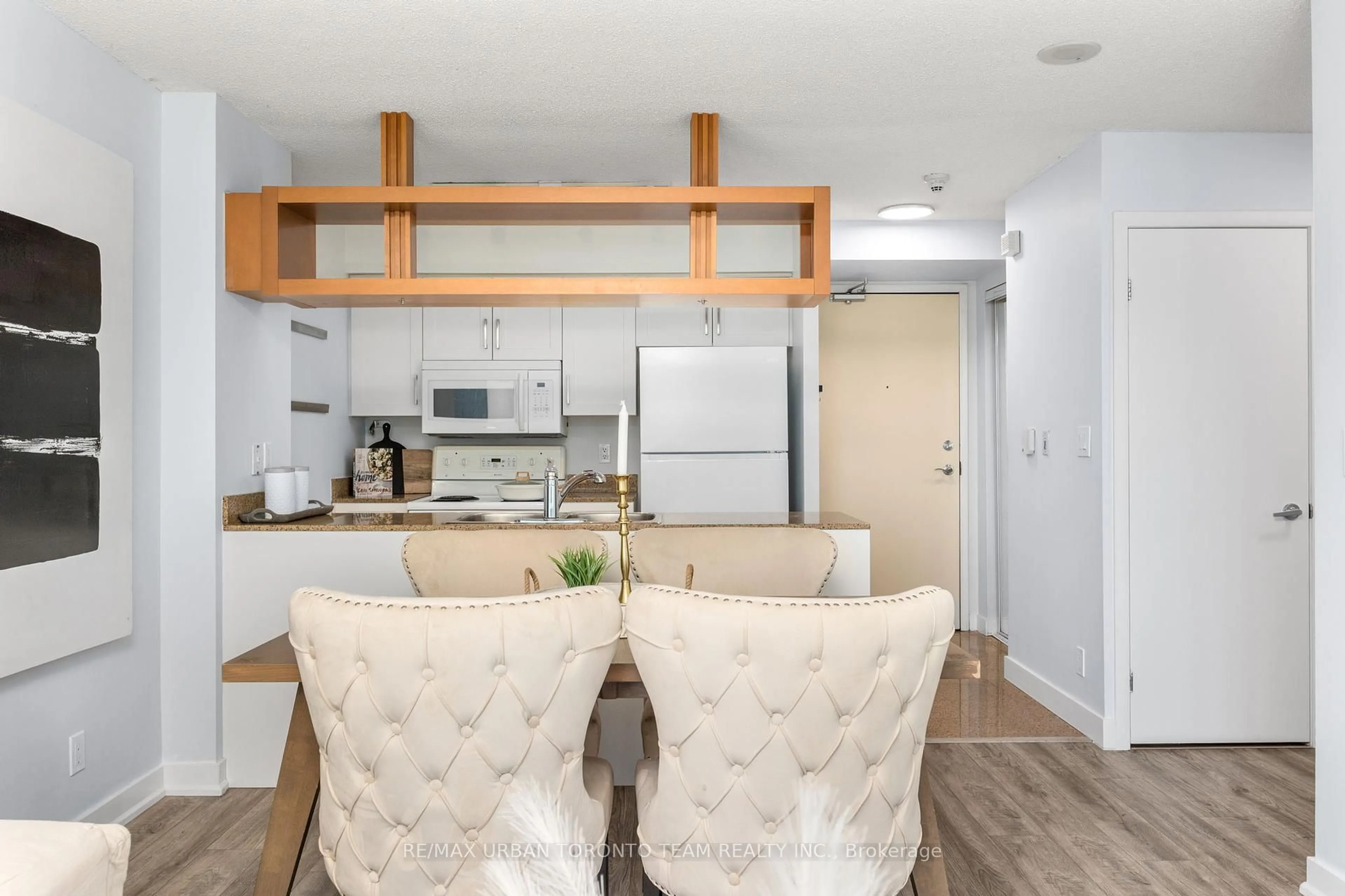Open concept kitchen, wood/laminate floor for 81 Navy Wharf Crt #2909, Toronto Ontario M5V 3S2