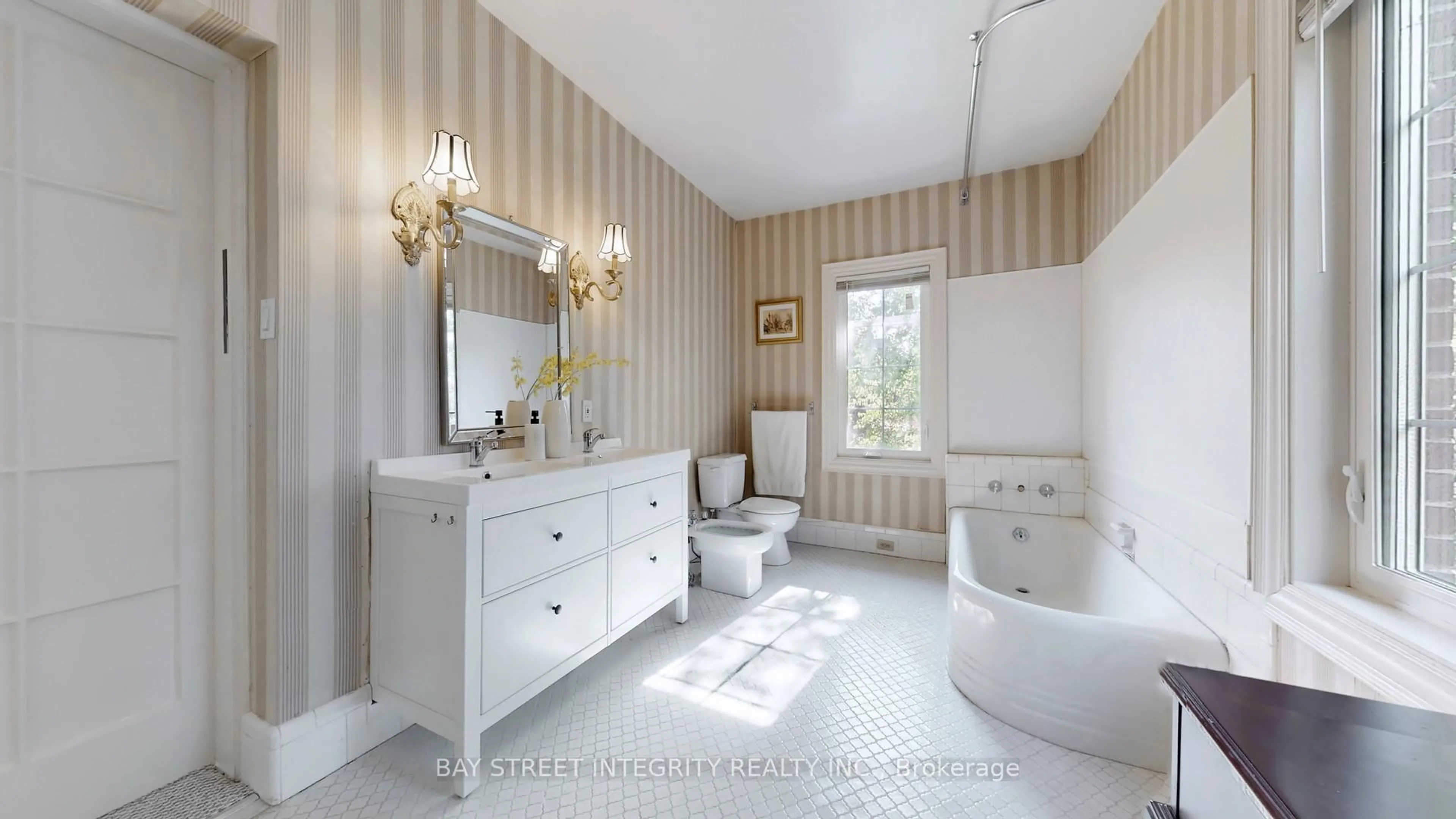 Contemporary bathroom, ceramic/tile floor for 184 Heath St, Toronto Ontario M4V 1V2