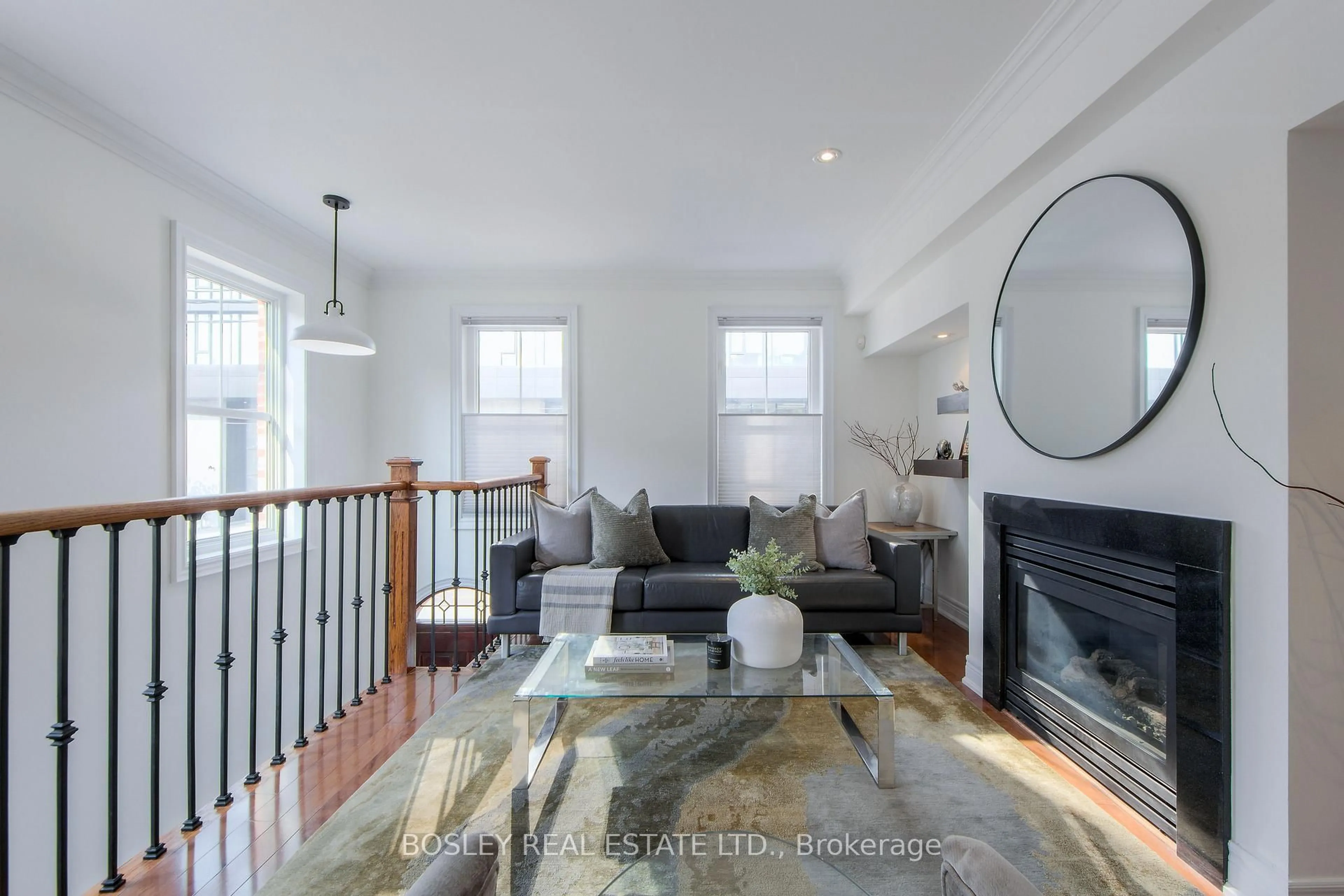 Living room with furniture, unknown for 188 McCaul St, Toronto Ontario M5T 1W5