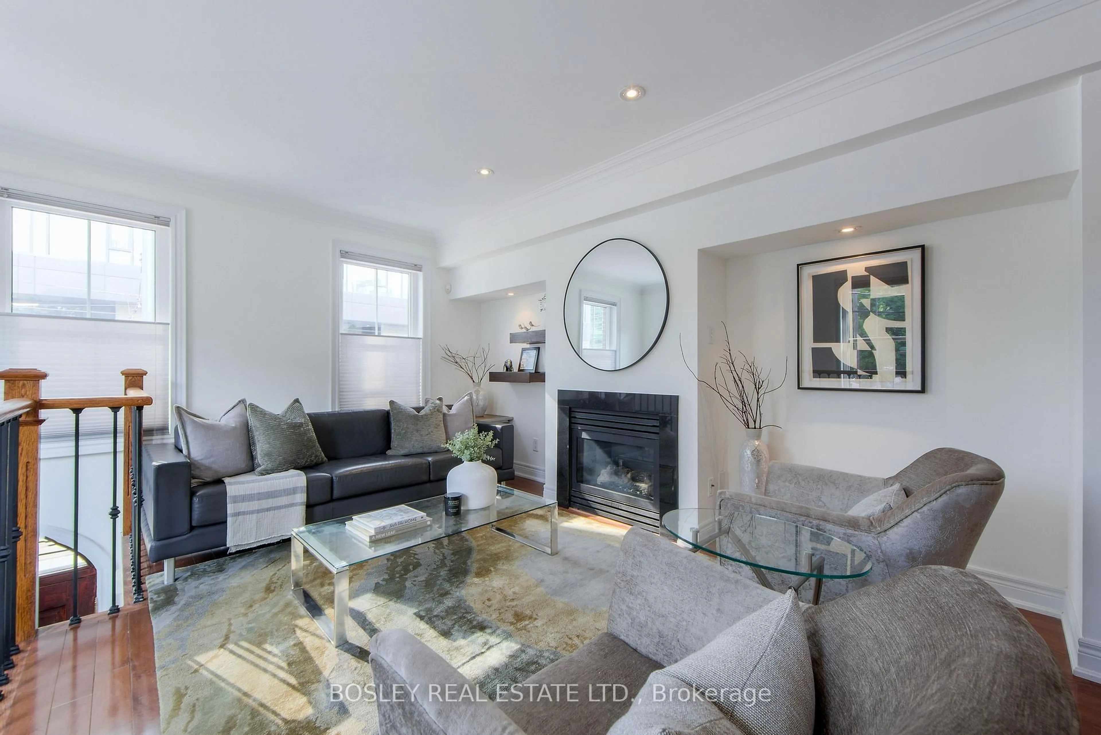 Living room with furniture, unknown for 188 McCaul St, Toronto Ontario M5T 1W5