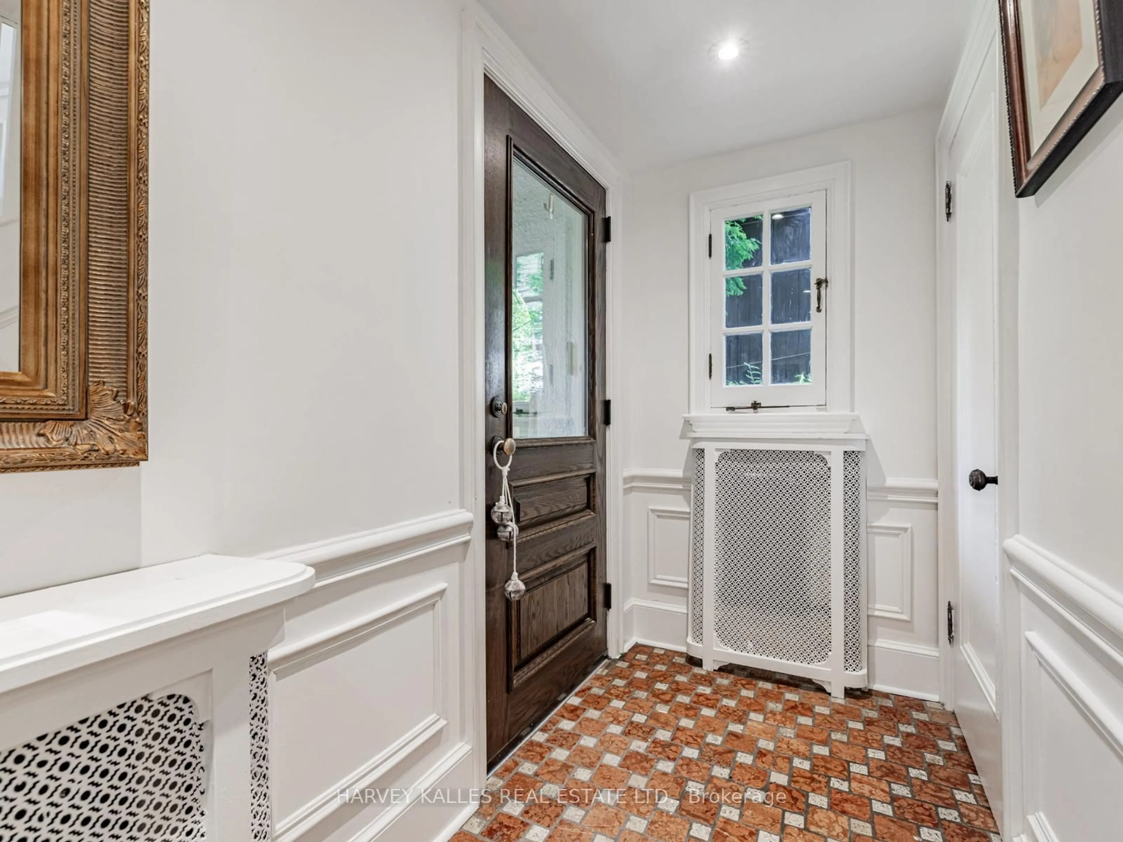 Indoor entryway for 42 Brookfield Rd, Toronto Ontario M2P 1A9