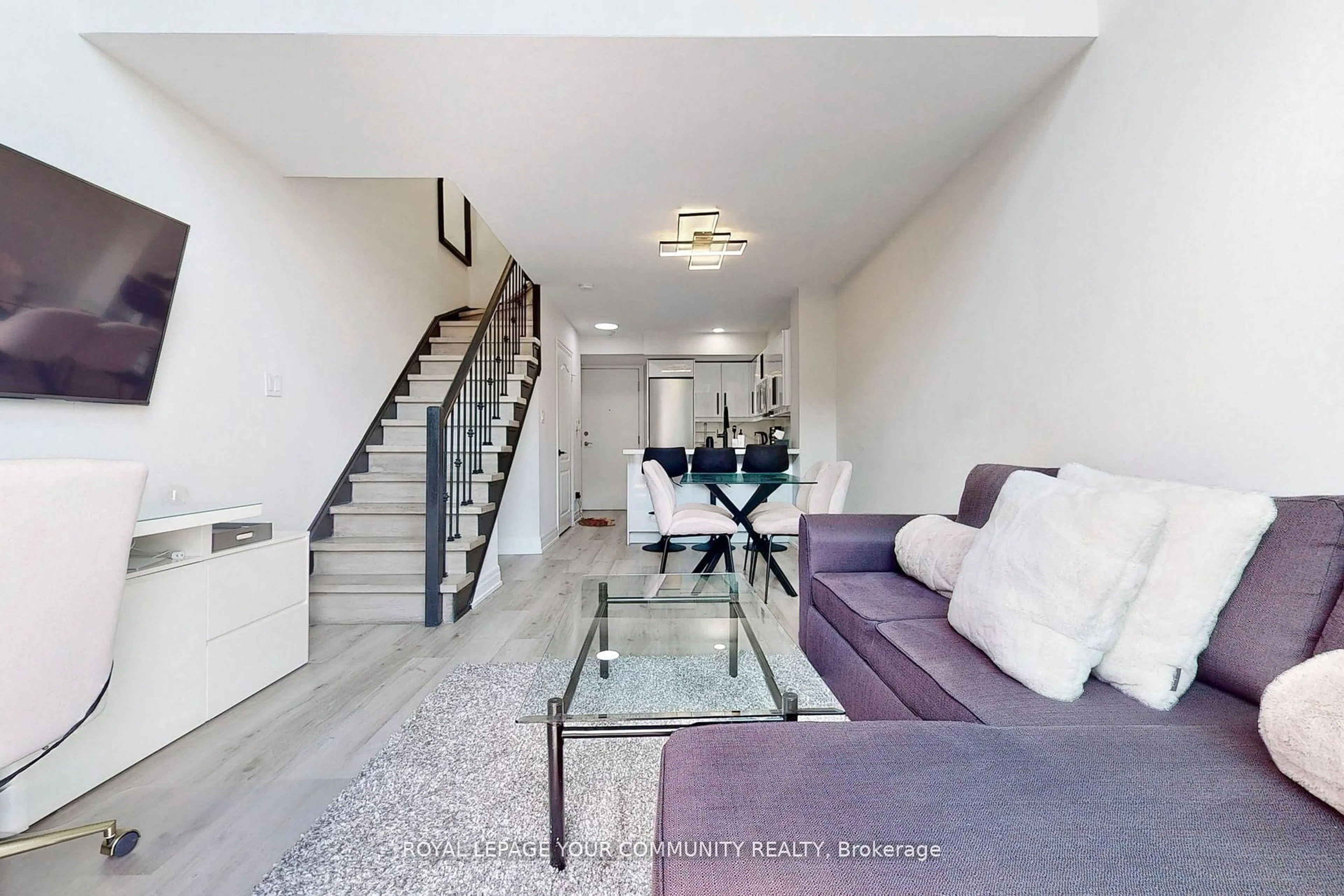 Indoor foyer for 188 Doris Ave #1514, Toronto Ontario M2N 6Z5