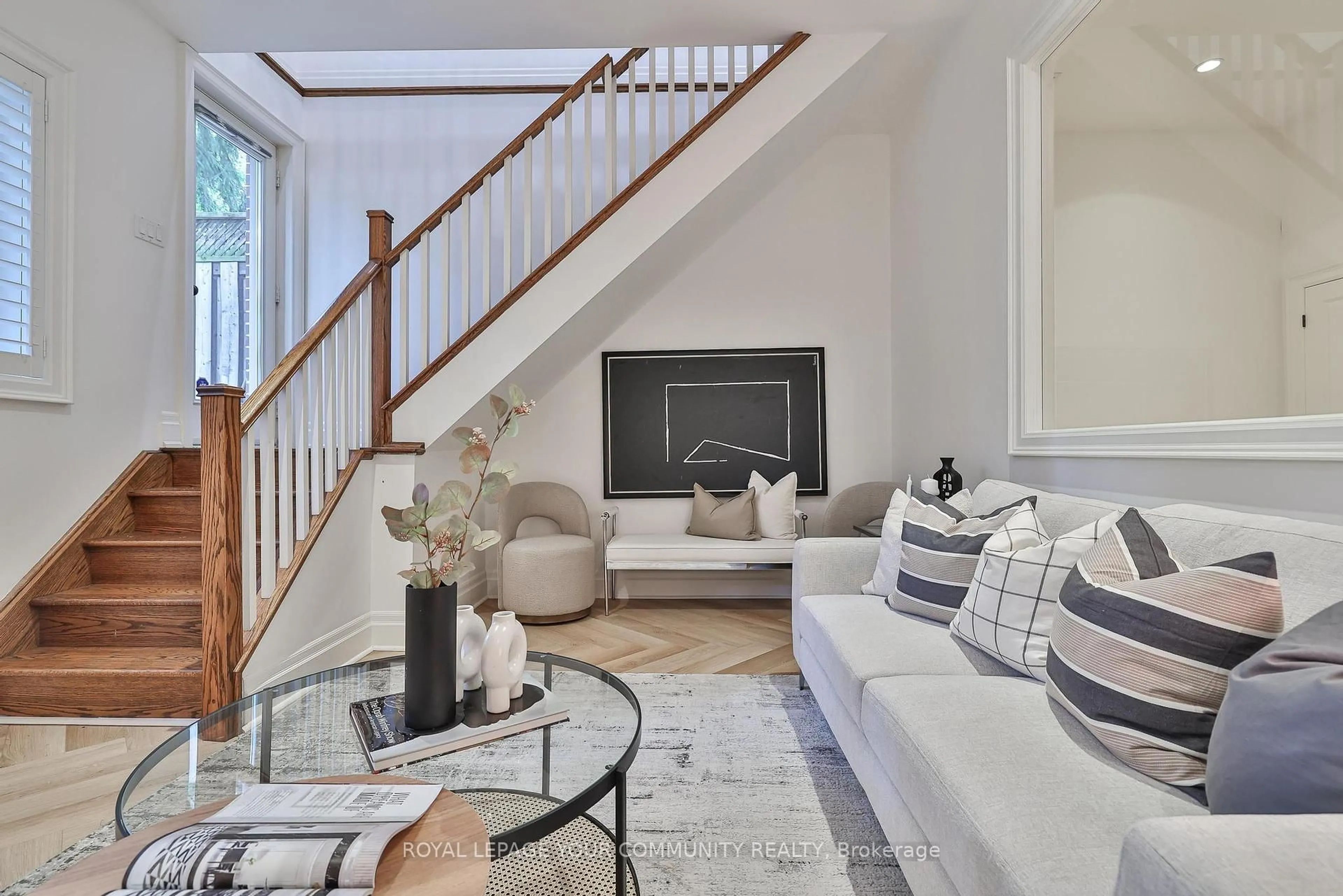 Living room with furniture, unknown for 136 Bowood Ave, Toronto Ontario M4N 1Y5