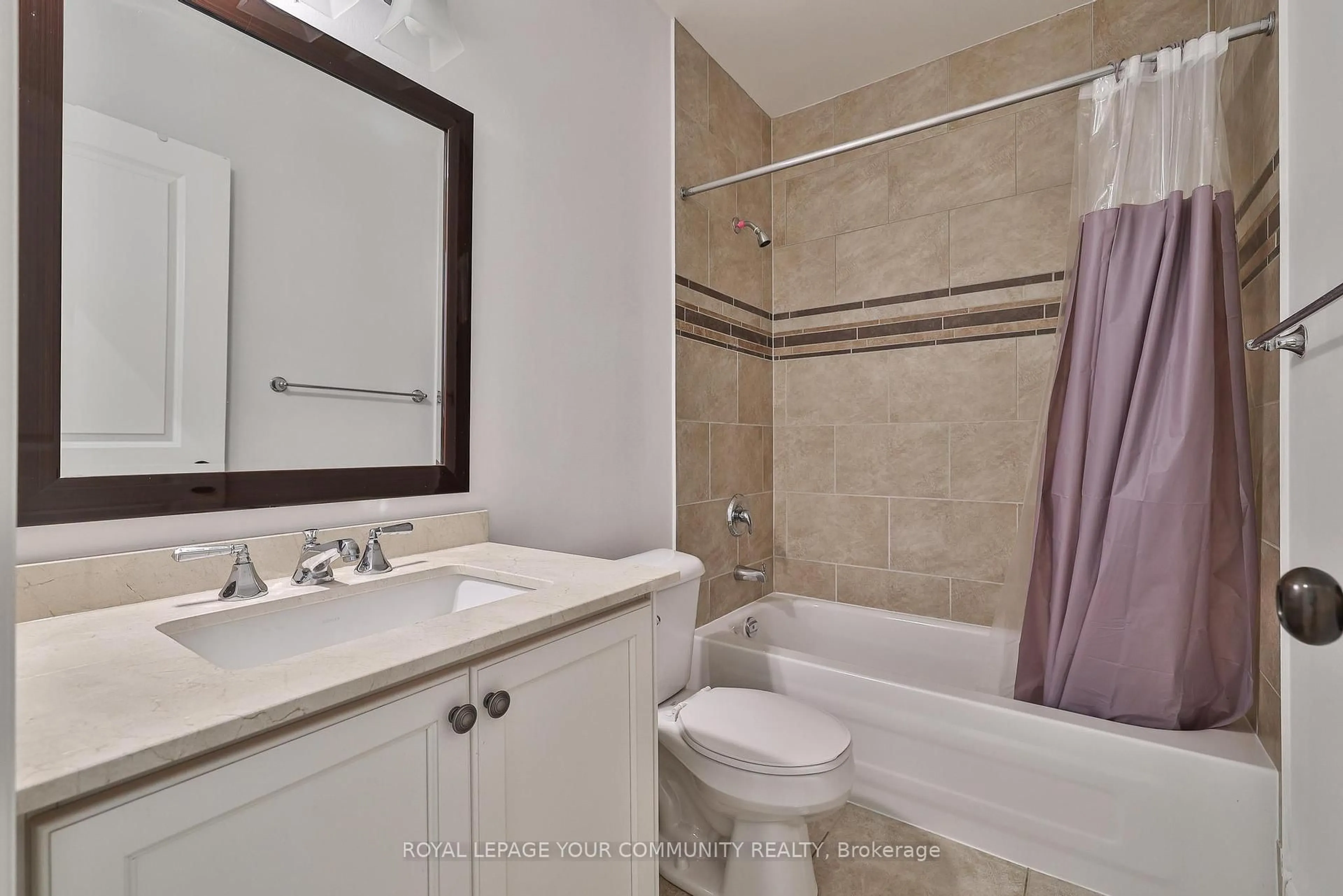 Standard bathroom, ceramic/tile floor for 136 Bowood Ave, Toronto Ontario M4N 1Y5