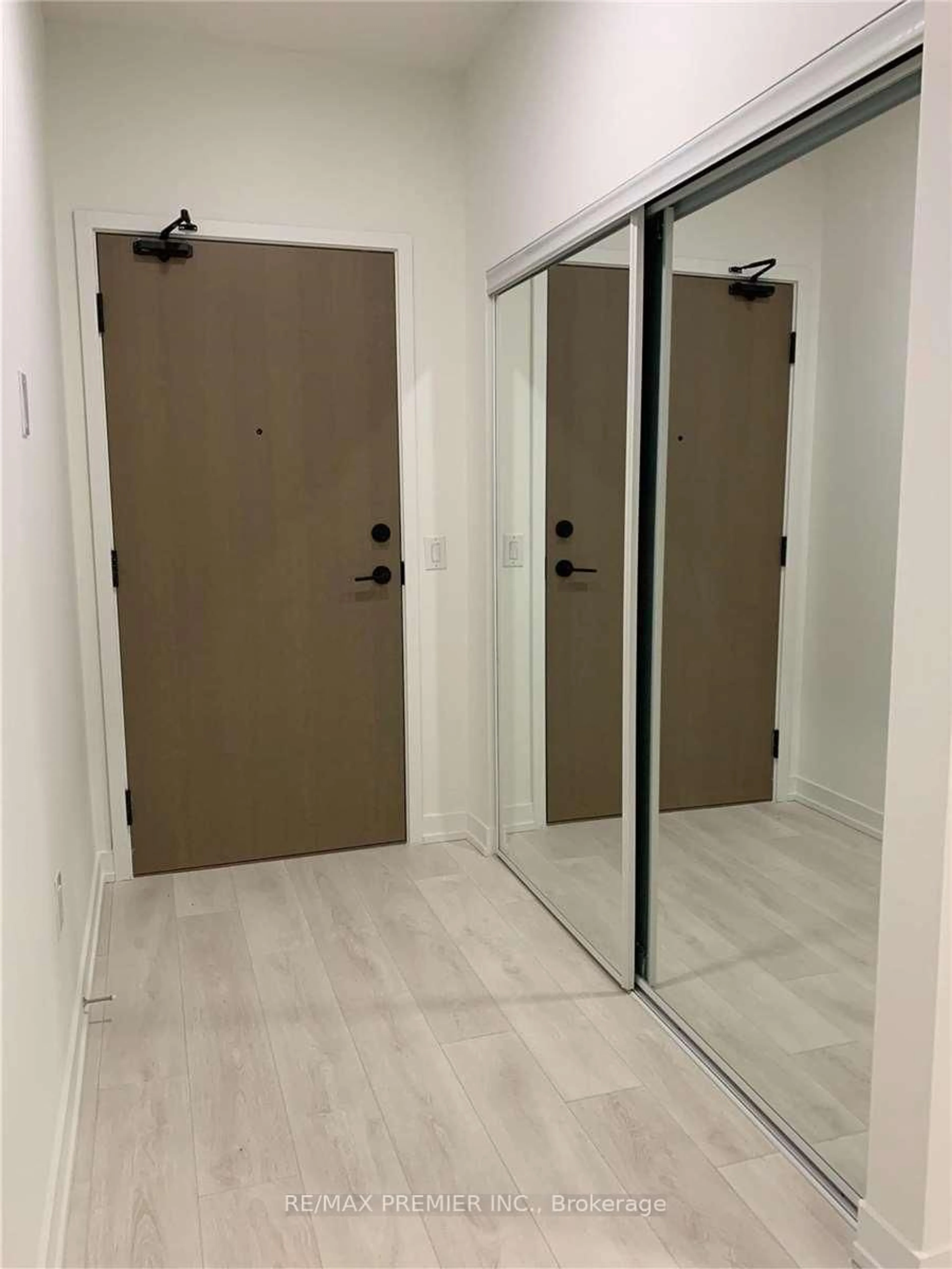 Indoor foyer for 225 Sumach St #912, Toronto Ontario M5A 0P8
