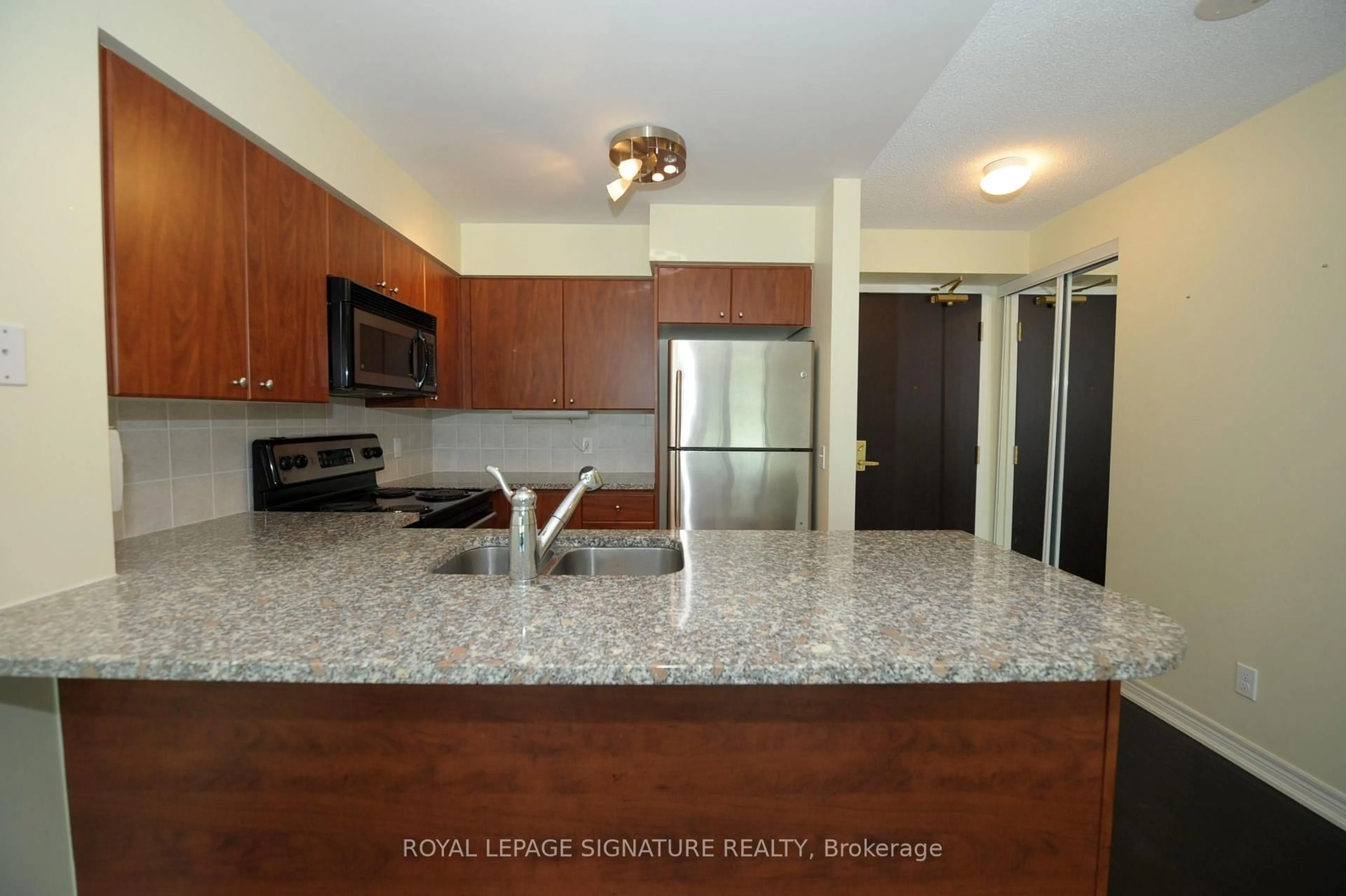 Standard kitchen, unknown for 30 Grand Trunk Cres #509, Toronto Ontario M5J 3A4
