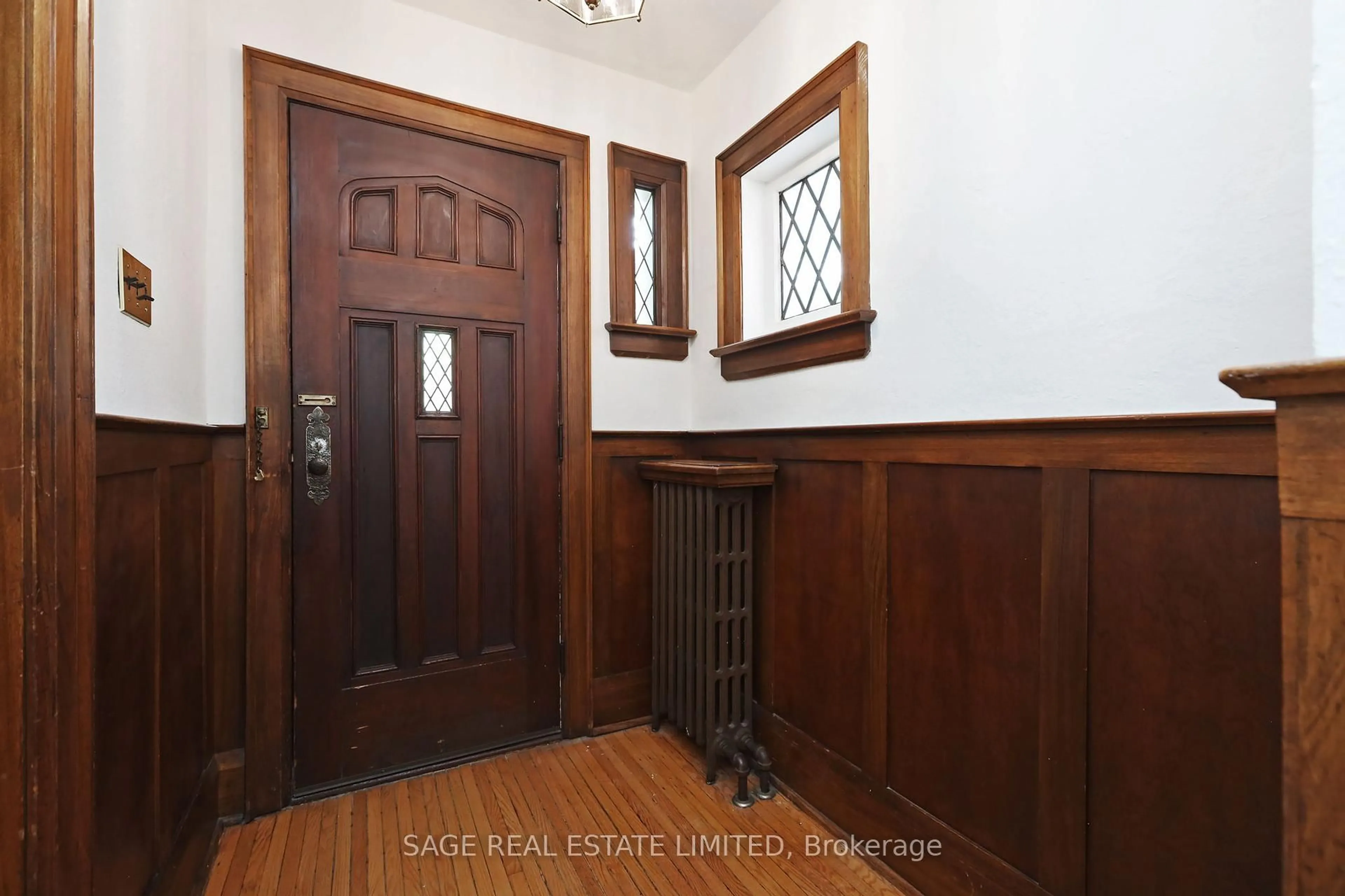 Indoor foyer for 61 Banff Rd, Toronto Ontario M4S 2V6