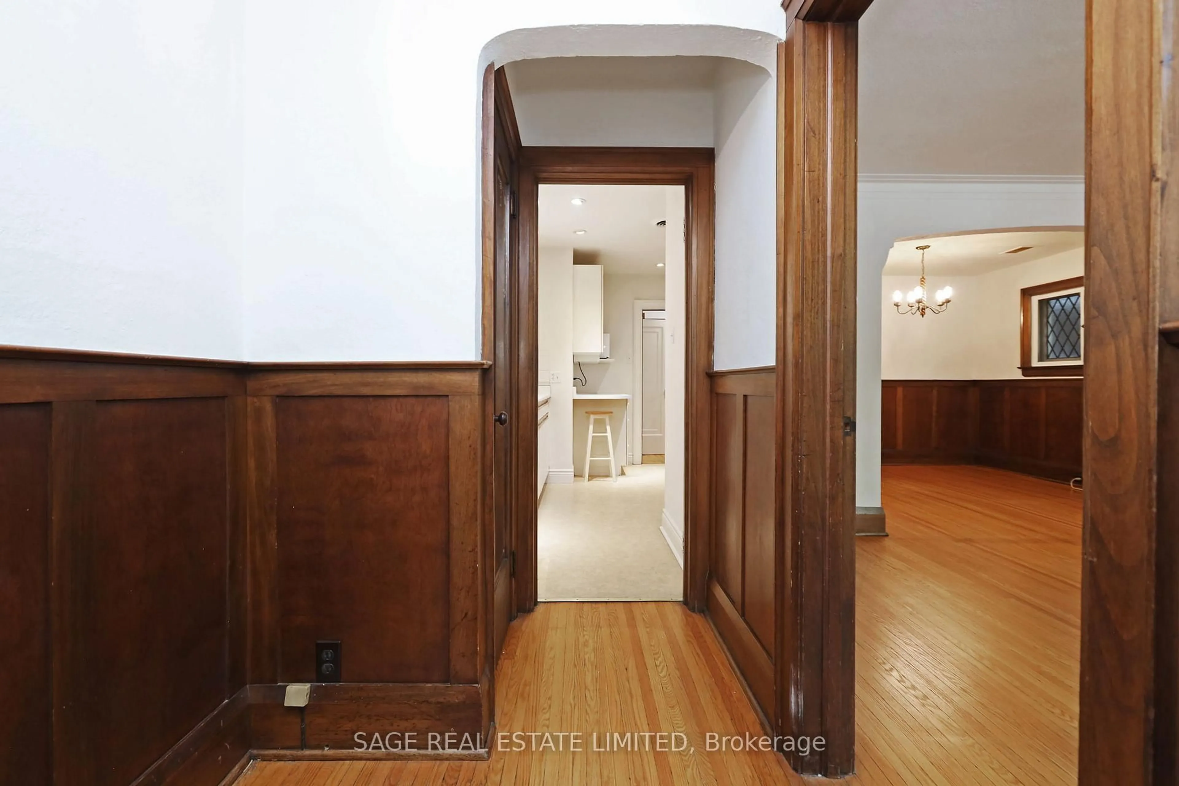 Indoor entryway for 61 Banff Rd, Toronto Ontario M4S 2V6