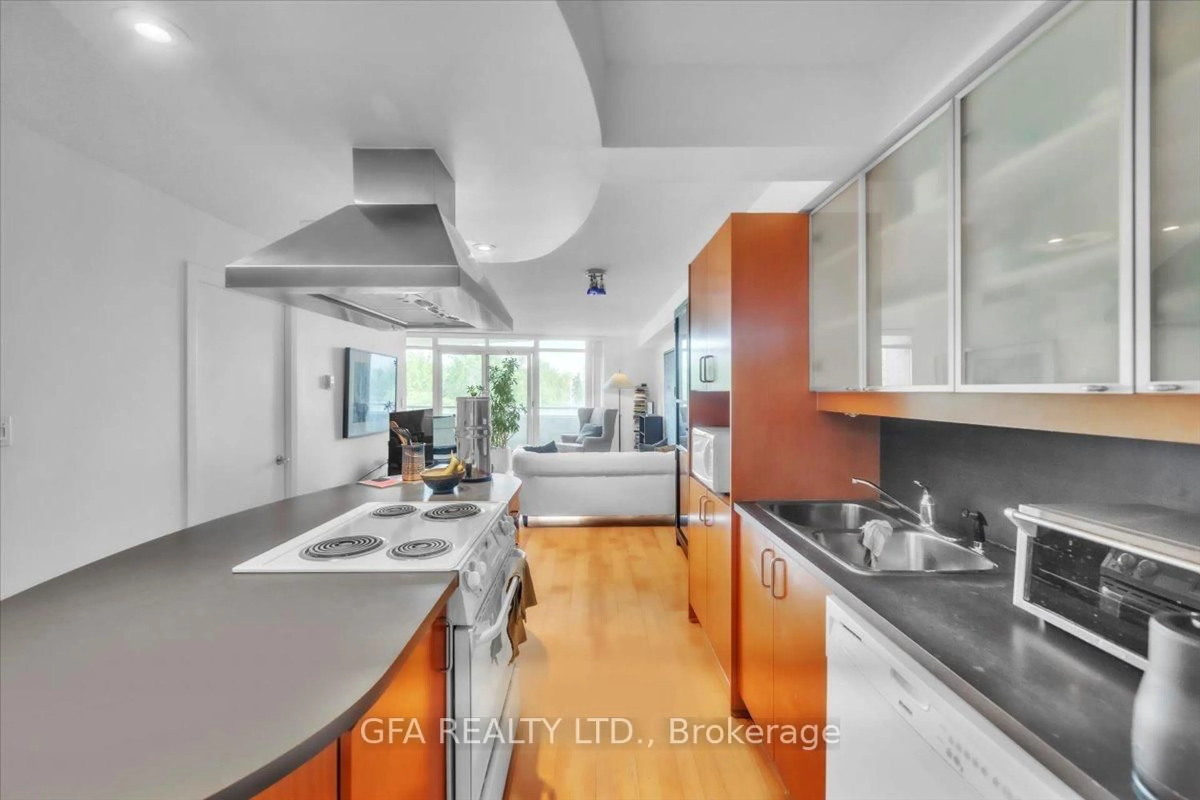 Unknown for 550 Queens Quay #318, Toronto Ontario M5V 3M8