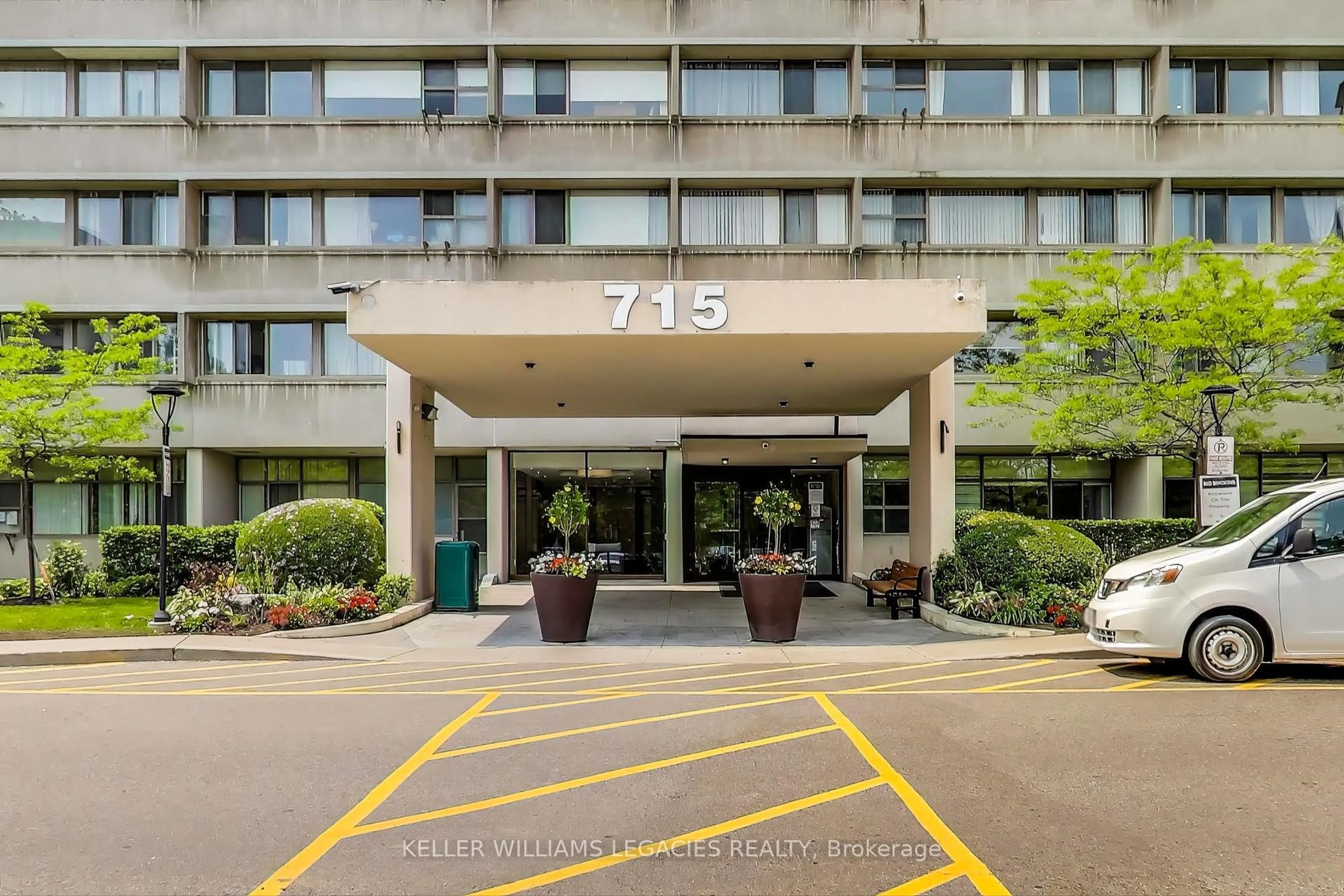 Indoor foyer for 715 Don Mills Rd #1004, Toronto Ontario M3C 1S4