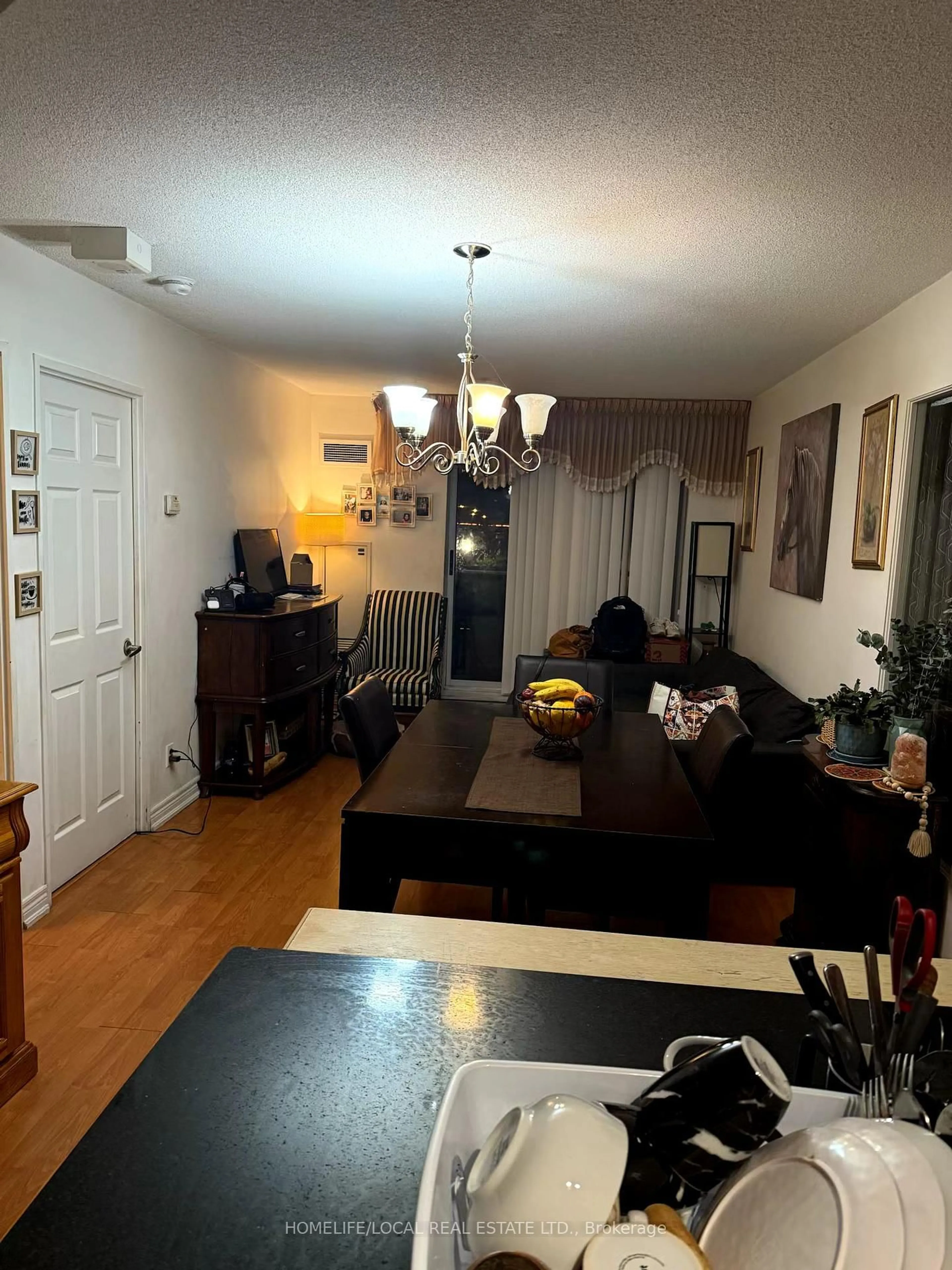 A pic of a room for 1369 Bloor St #316, Toronto Ontario M6P 4J4