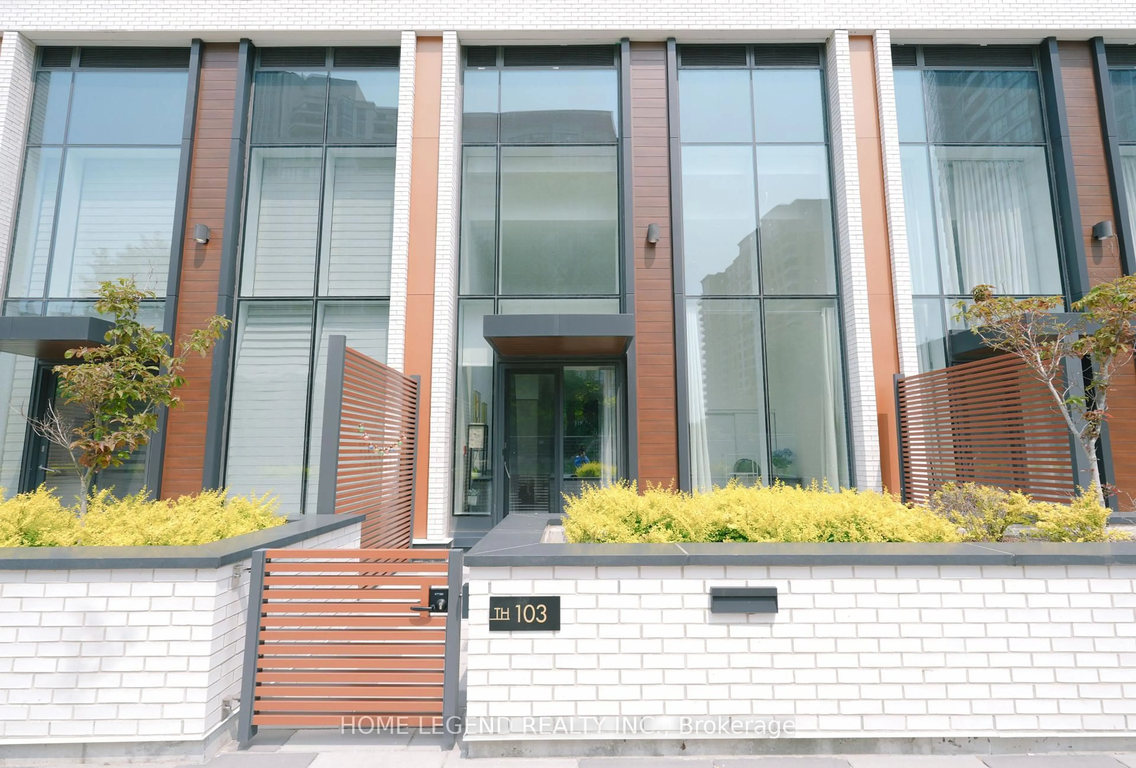 Indoor foyer for 15 Holmes Ave #103, Toronto Ontario M2N 0L4