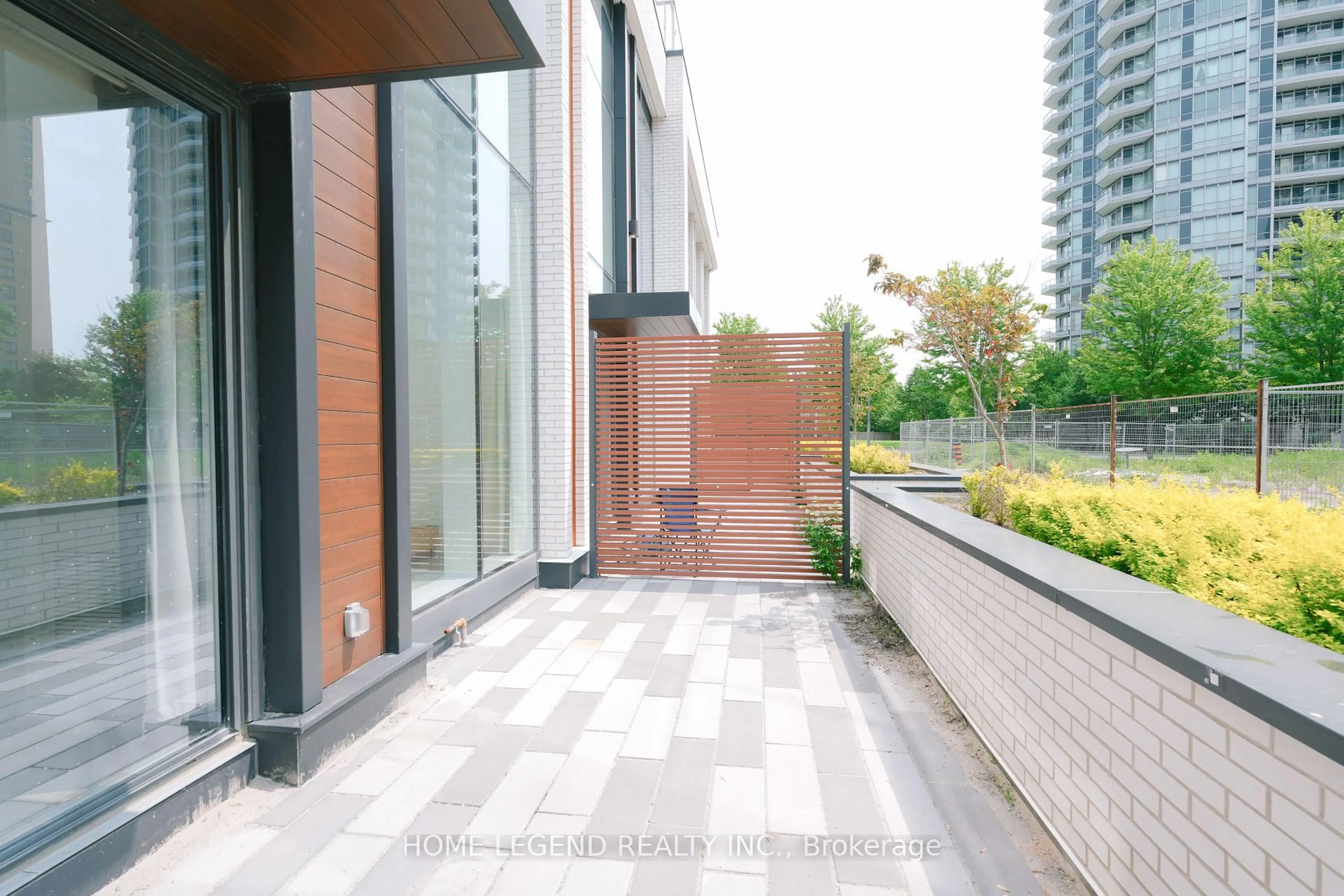 Patio, street for 15 Holmes Ave #103, Toronto Ontario M2N 0L4