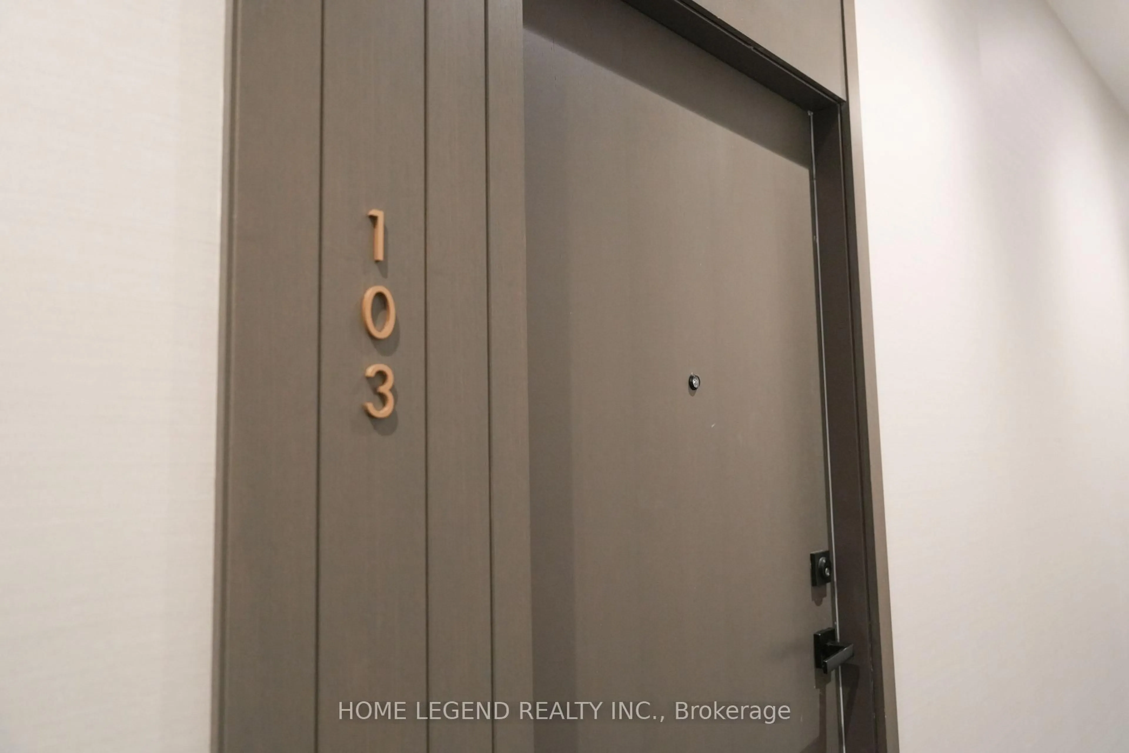 Indoor entryway for 15 Holmes Ave #103, Toronto Ontario M2N 0L4
