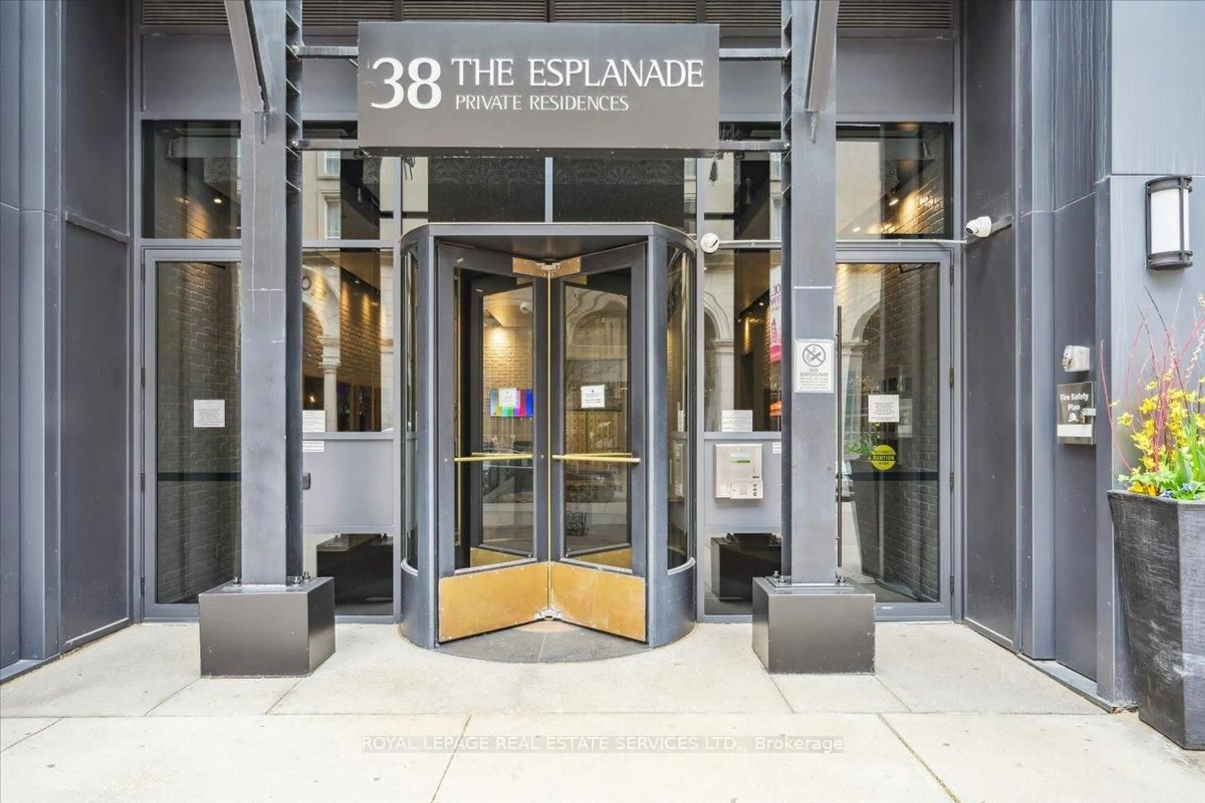 Indoor foyer for 38 The Esplanade #807, Toronto Ontario M5E 1A5