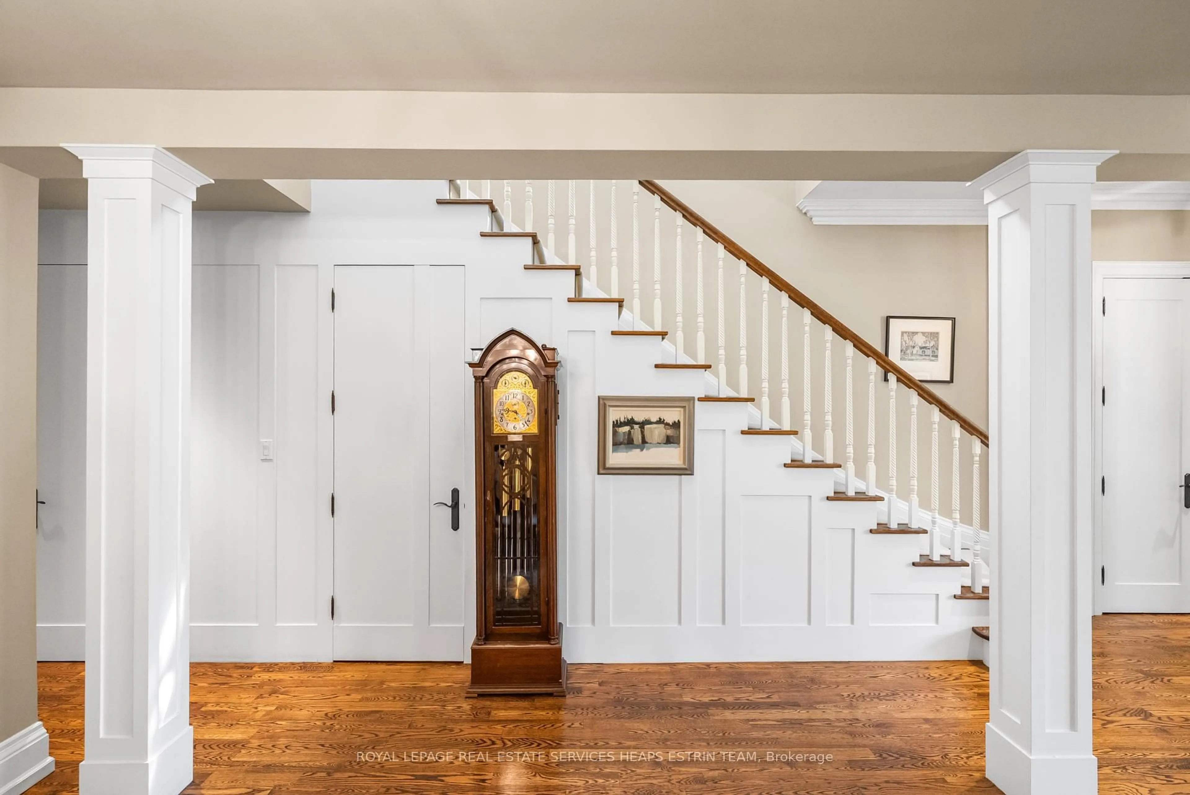 Indoor entryway for 114 Belsize Dr, Toronto Ontario M4S 1L7