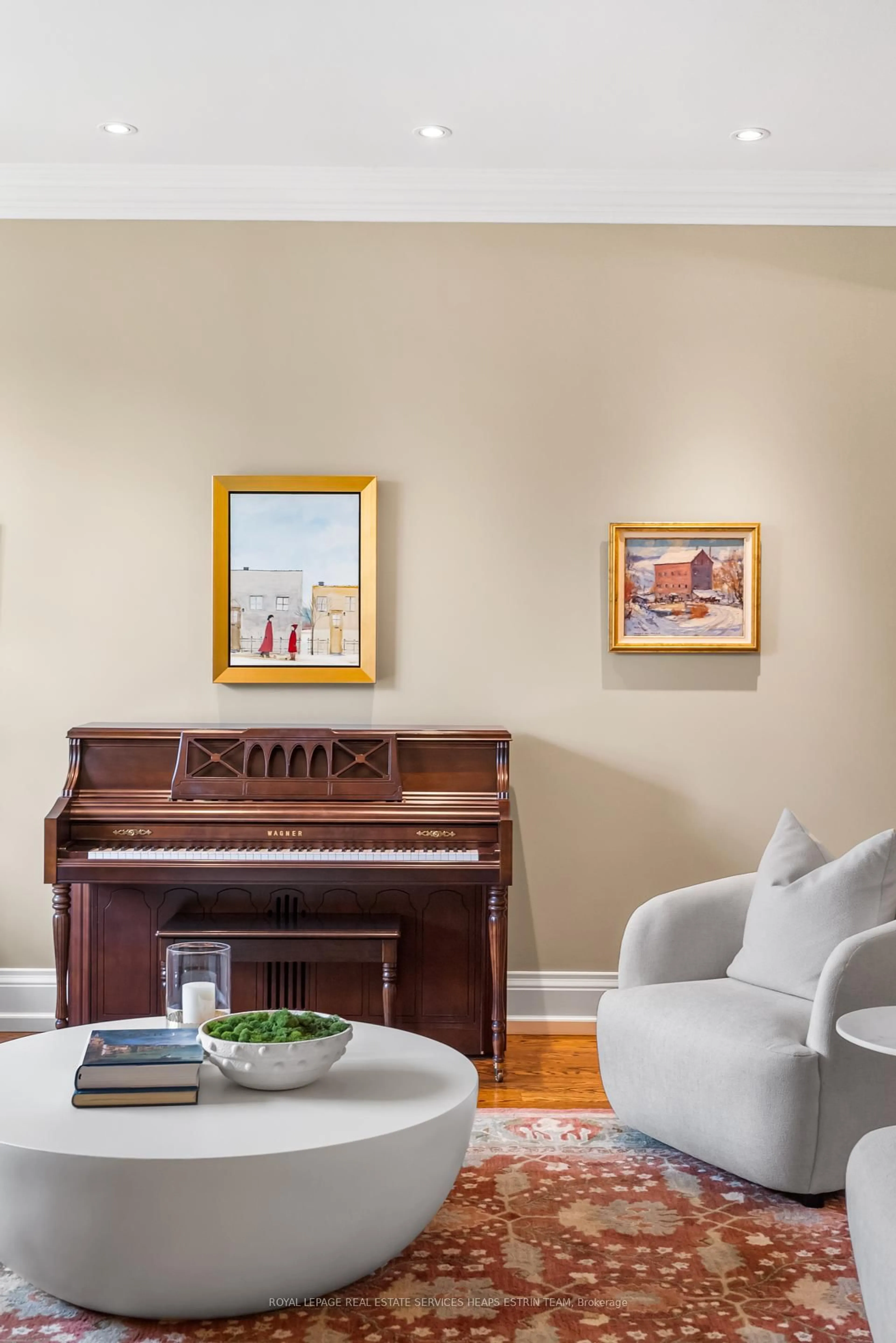 Living room with furniture, unknown for 114 Belsize Dr, Toronto Ontario M4S 1L7