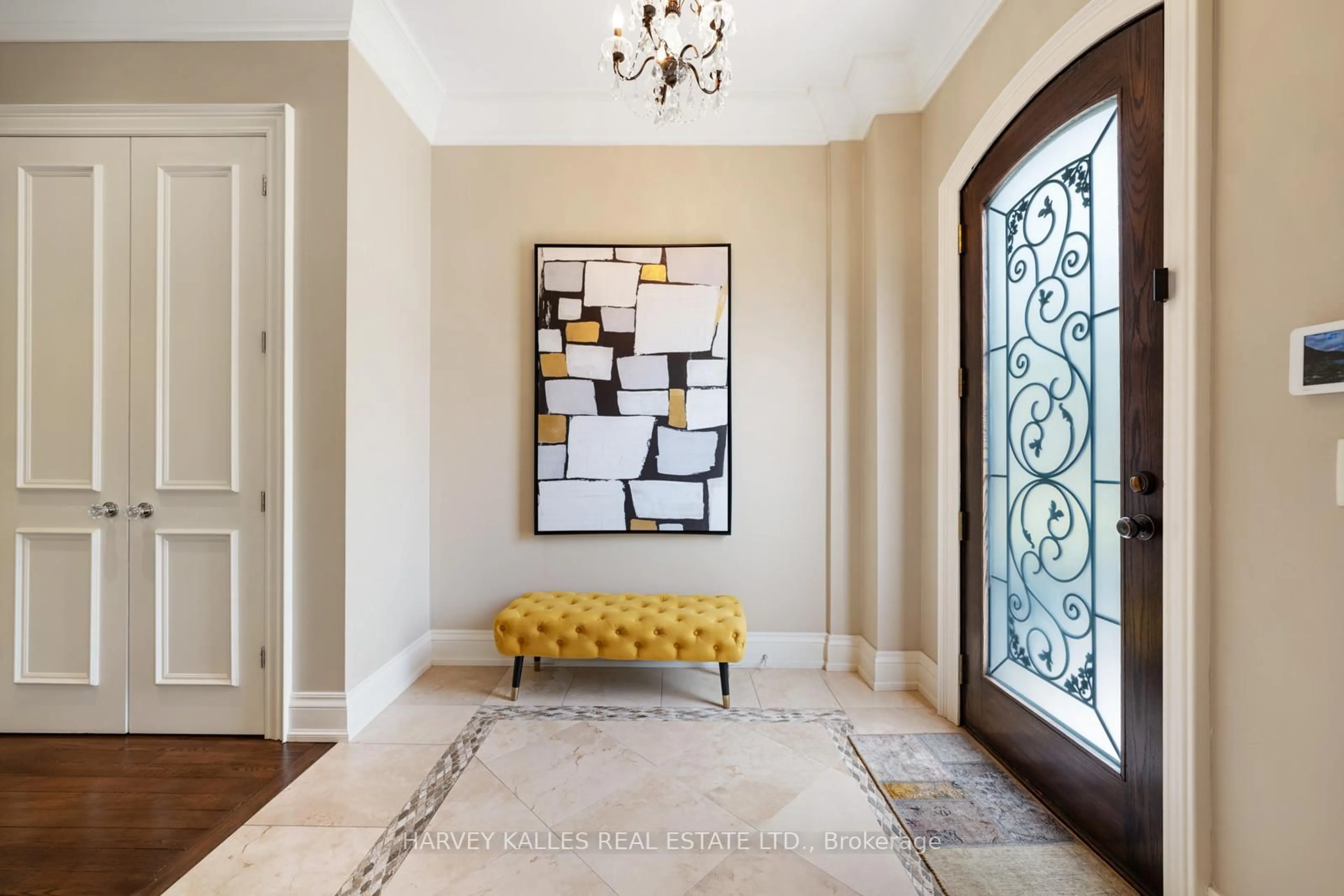 Indoor entryway for 538 Woburn Ave, Toronto Ontario M5M 1L9
