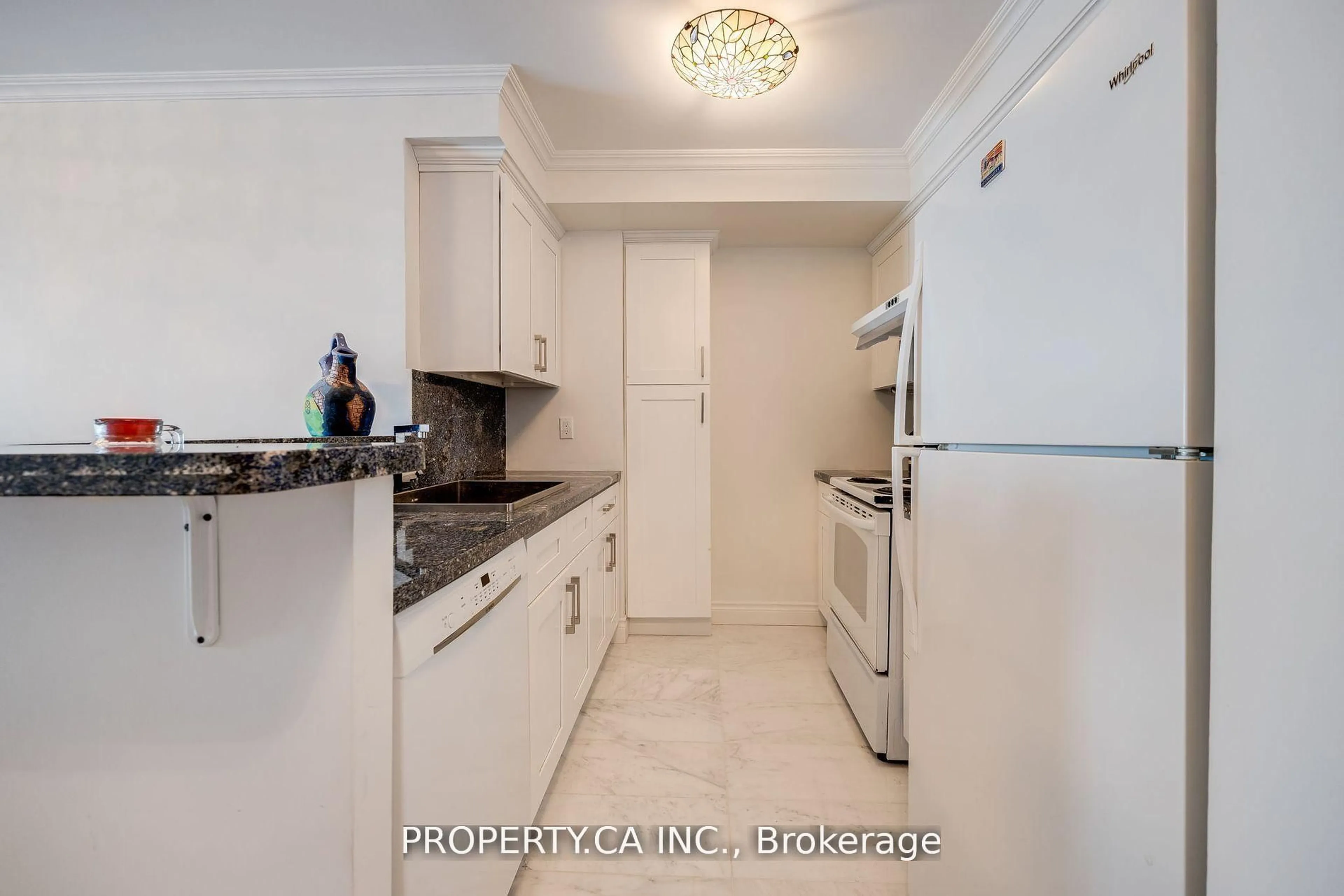 Standard kitchen, unknown for 10 Queens Quay #1006, Toronto Ontario M5J 2R9