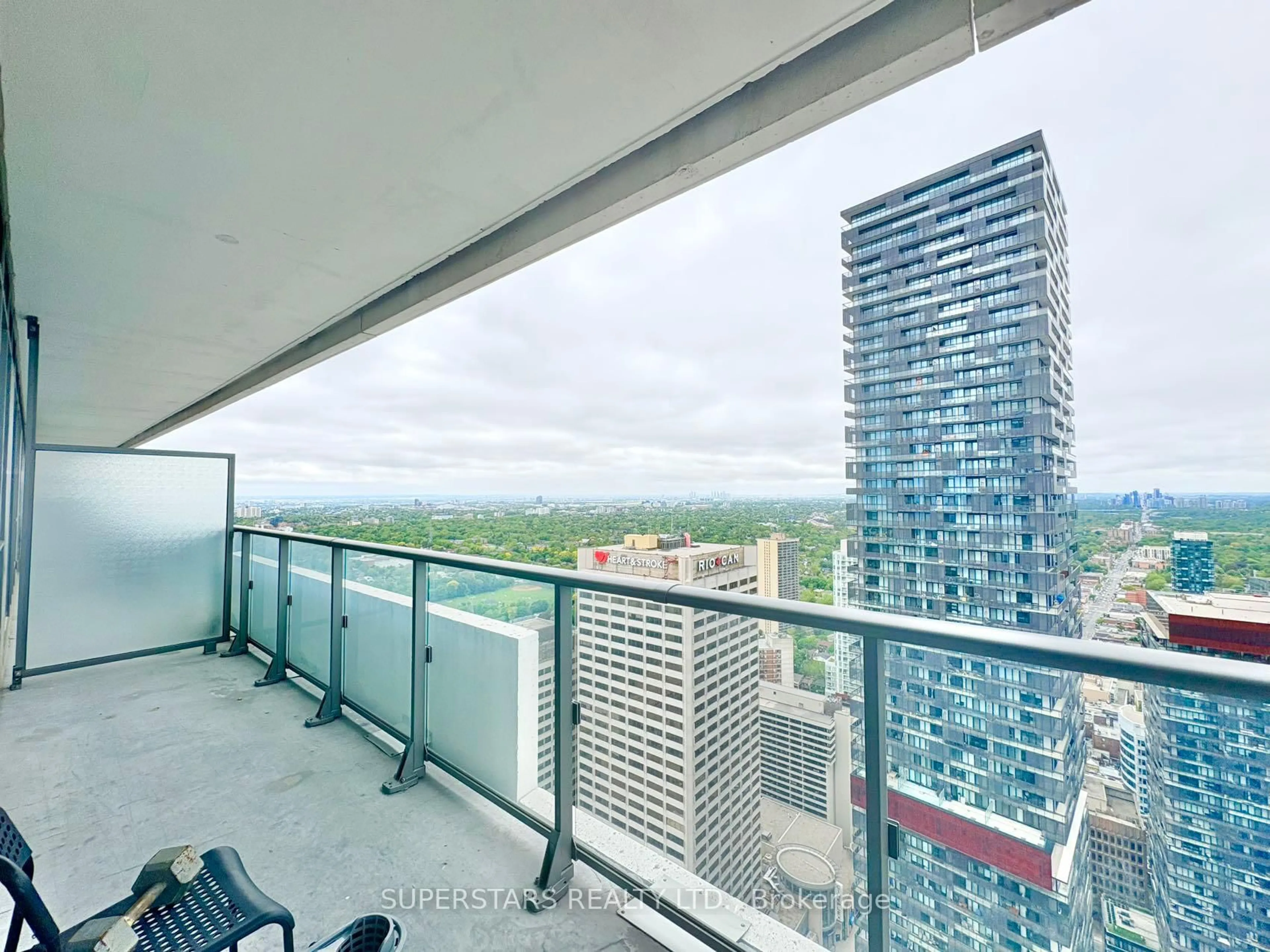 Balcony in the apartment, city buildings view from balcony for 2221 Yonge St #4602, Toronto Ontario M4S 0B8
